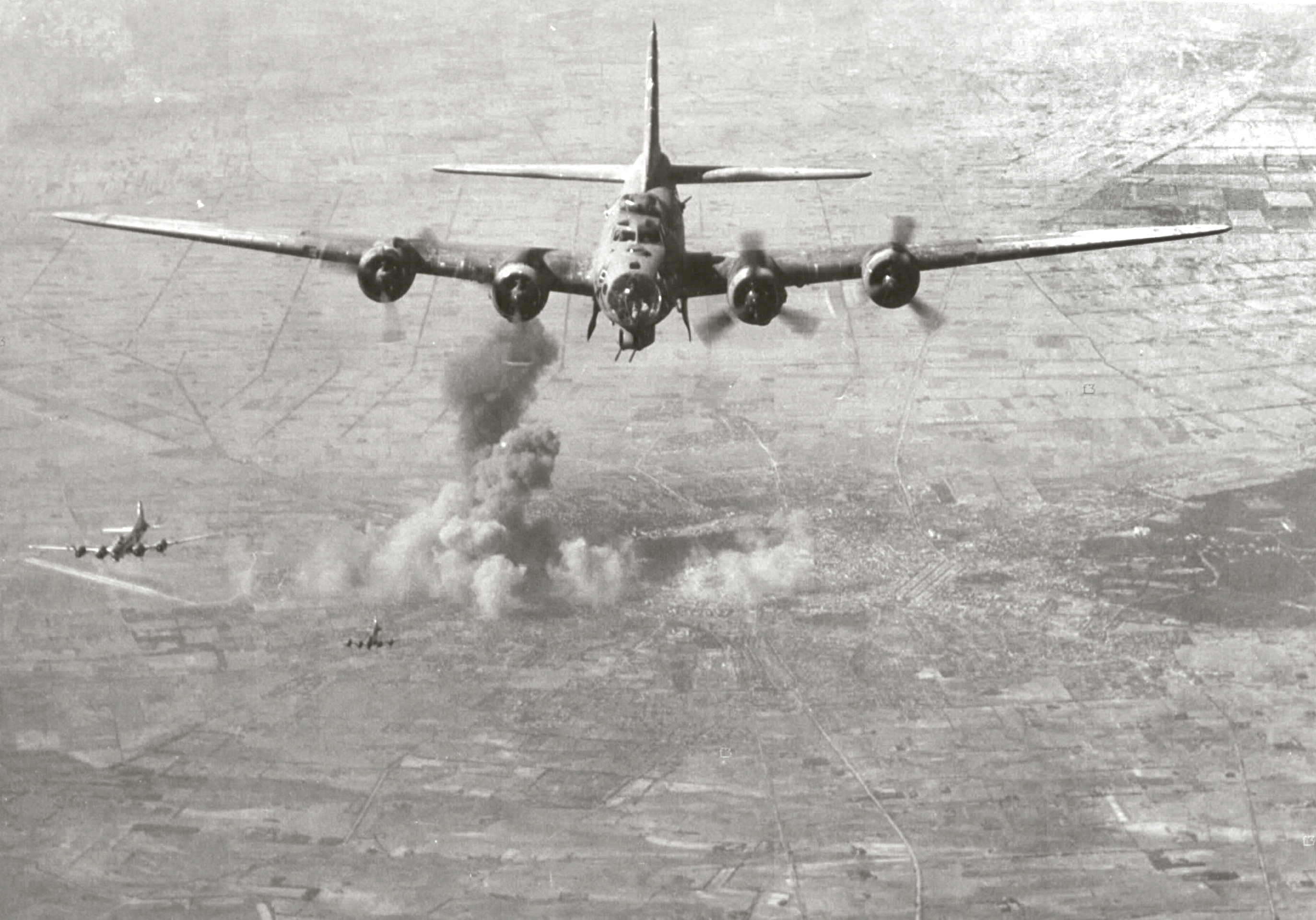 Boeing B-17G Fortresses 15AF 99BG416BS over Debreczen railroad yards Hungary 21th Sep 1944 01