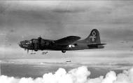 Asisbiz 42 29513 B 17F Fortress 12AF 99BG346BS El Diabl bomber ace in flight 01