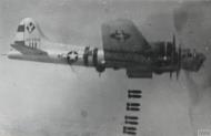 Asisbiz 44 6704 B 17G Fortress 15AF 99BG348BS III over the drop zone FRE13985