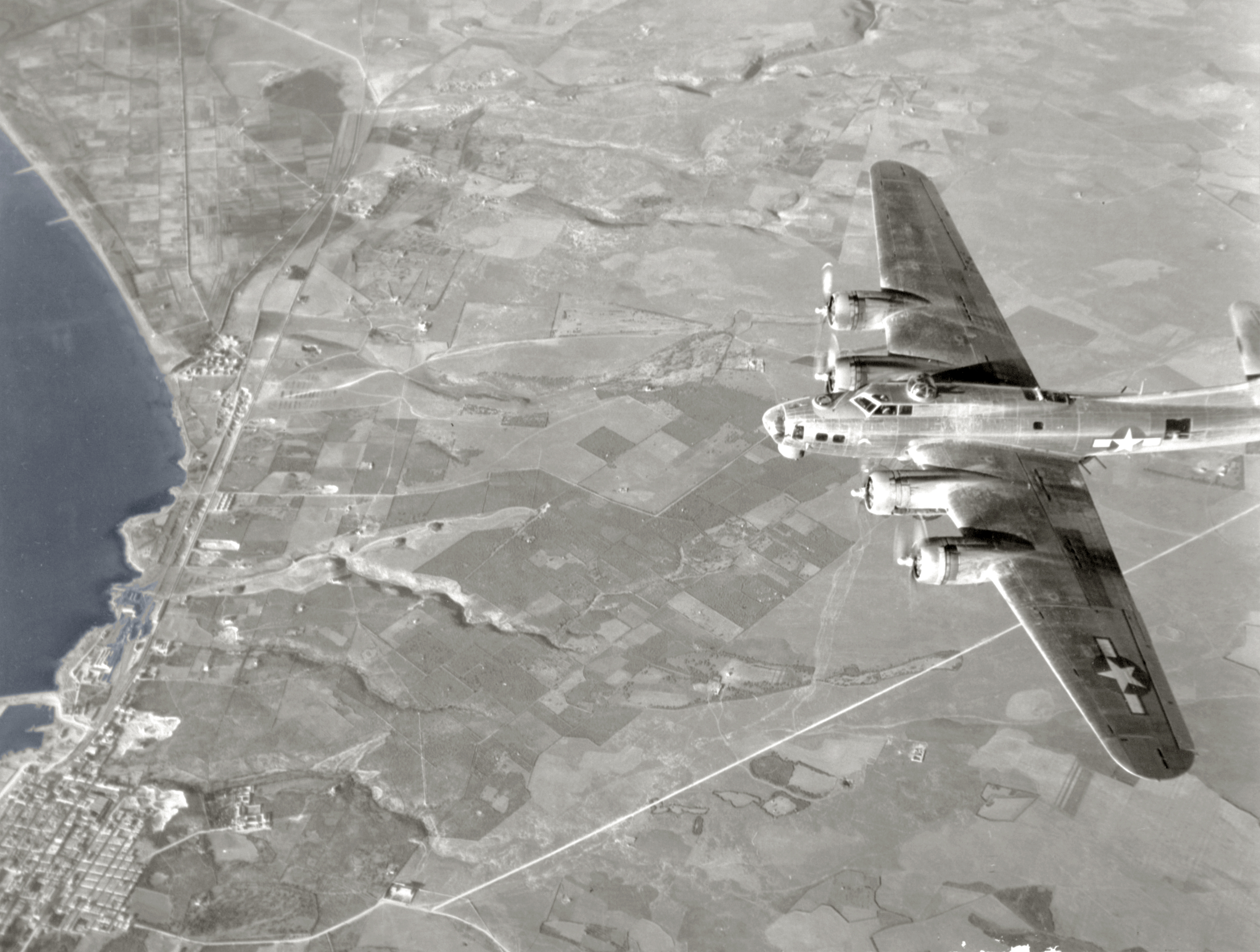 15AF B-17G Fortress returning to its base in Italy 7th Sep 1944 342 FH 000927
