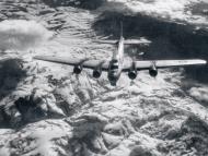 Asisbiz 15AF Boeing B 17G Fortress enroute to hit bridges at Brod Yugoslavia 19th Jan 1945 NA491