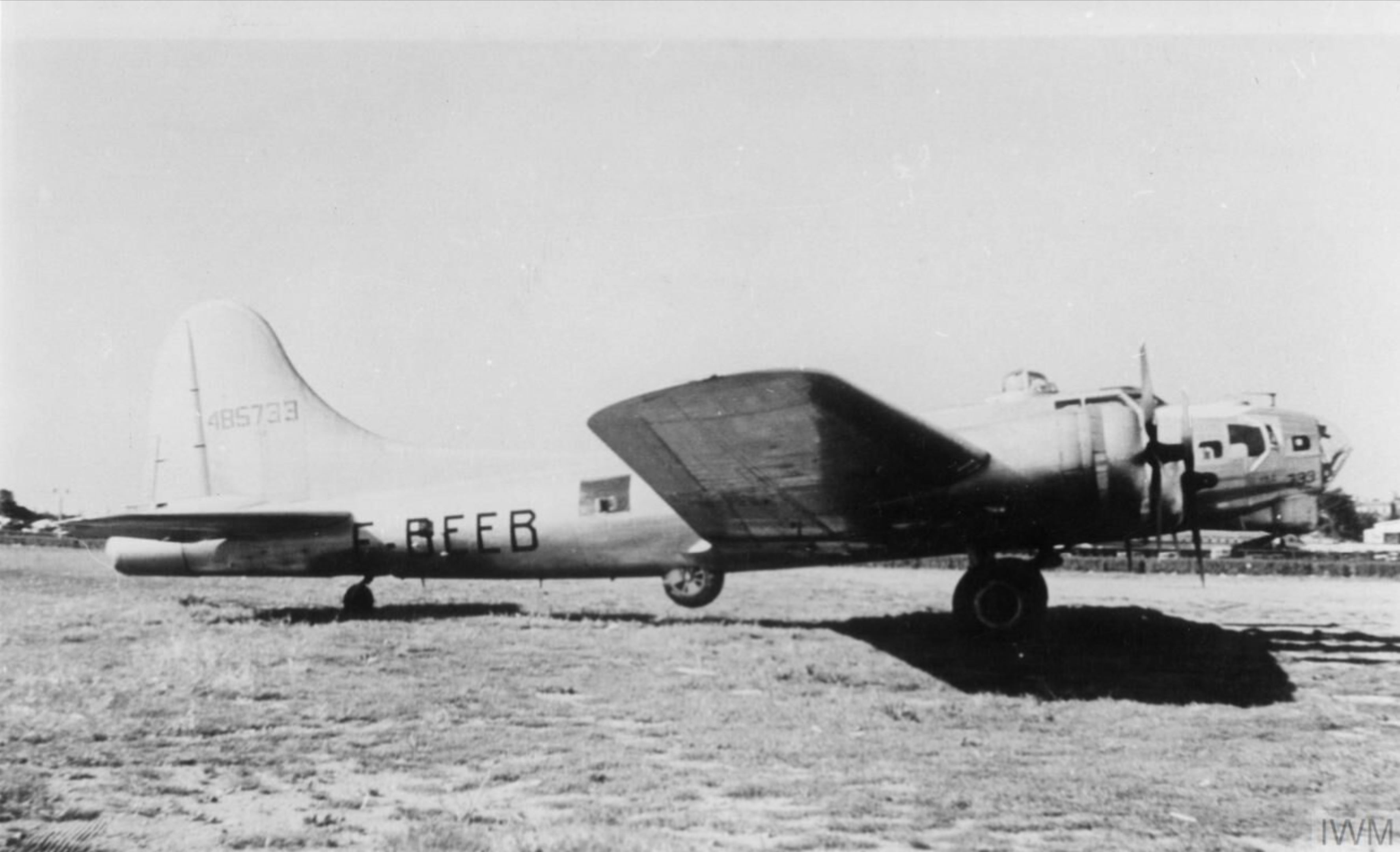44-83729 B-17G Fortress France Institute Geographique National of France as F BEED FRE8841