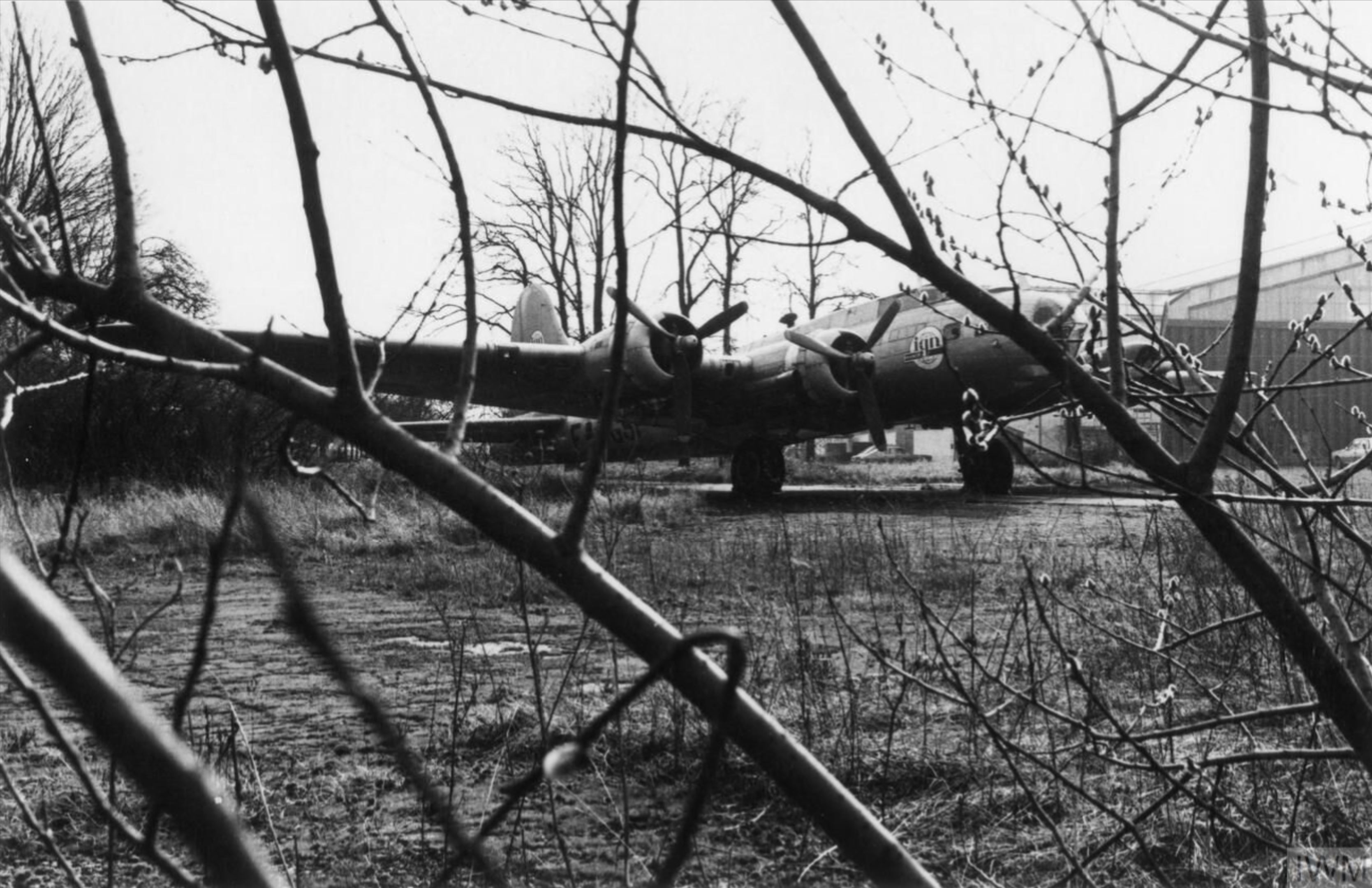 44-8846 B-17G Fortress France Institute Geographique National of France as F BGSP FRE8832