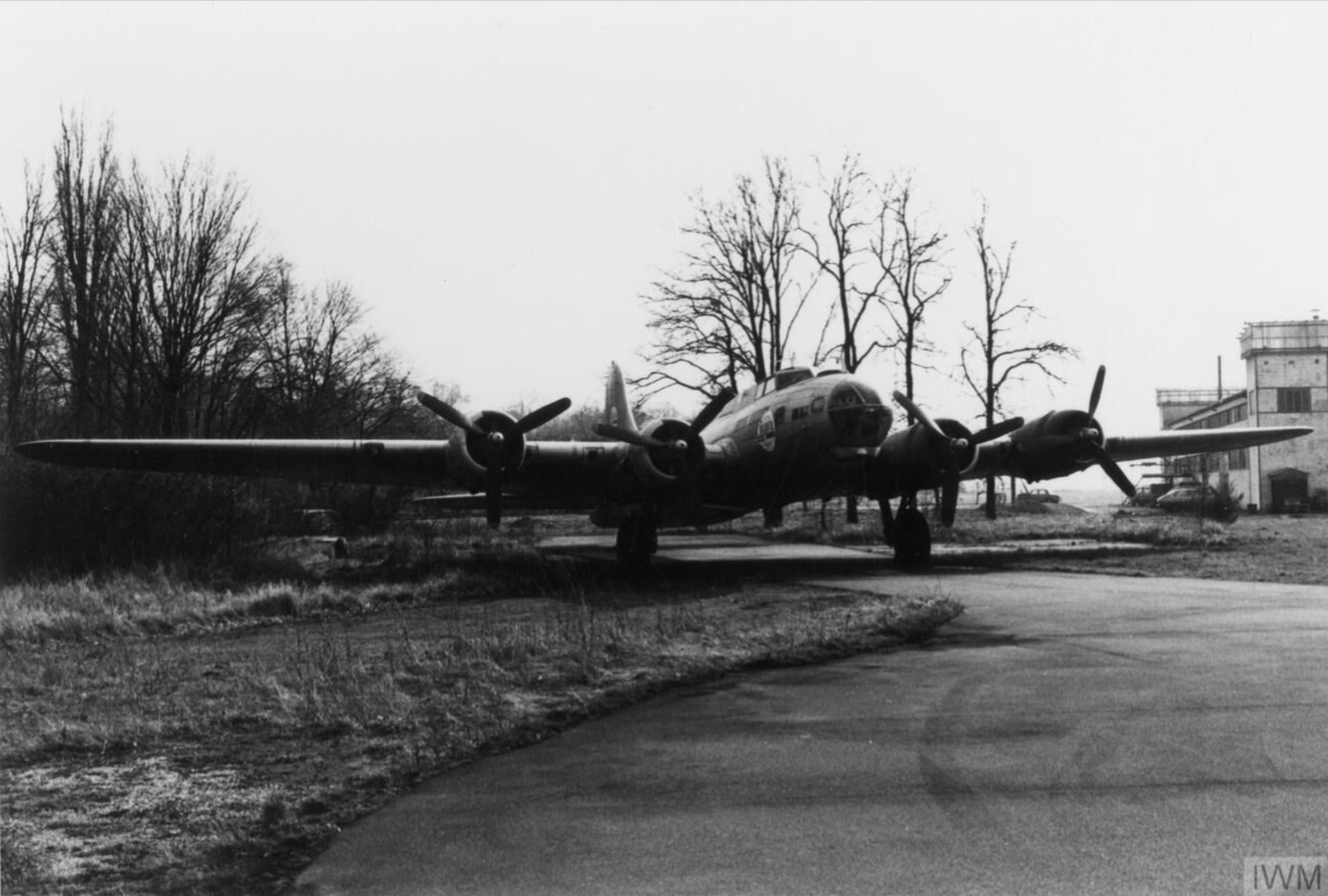 44-8846 B-17G Fortress France Institute Geographique National of France as F BGSP FRE8833
