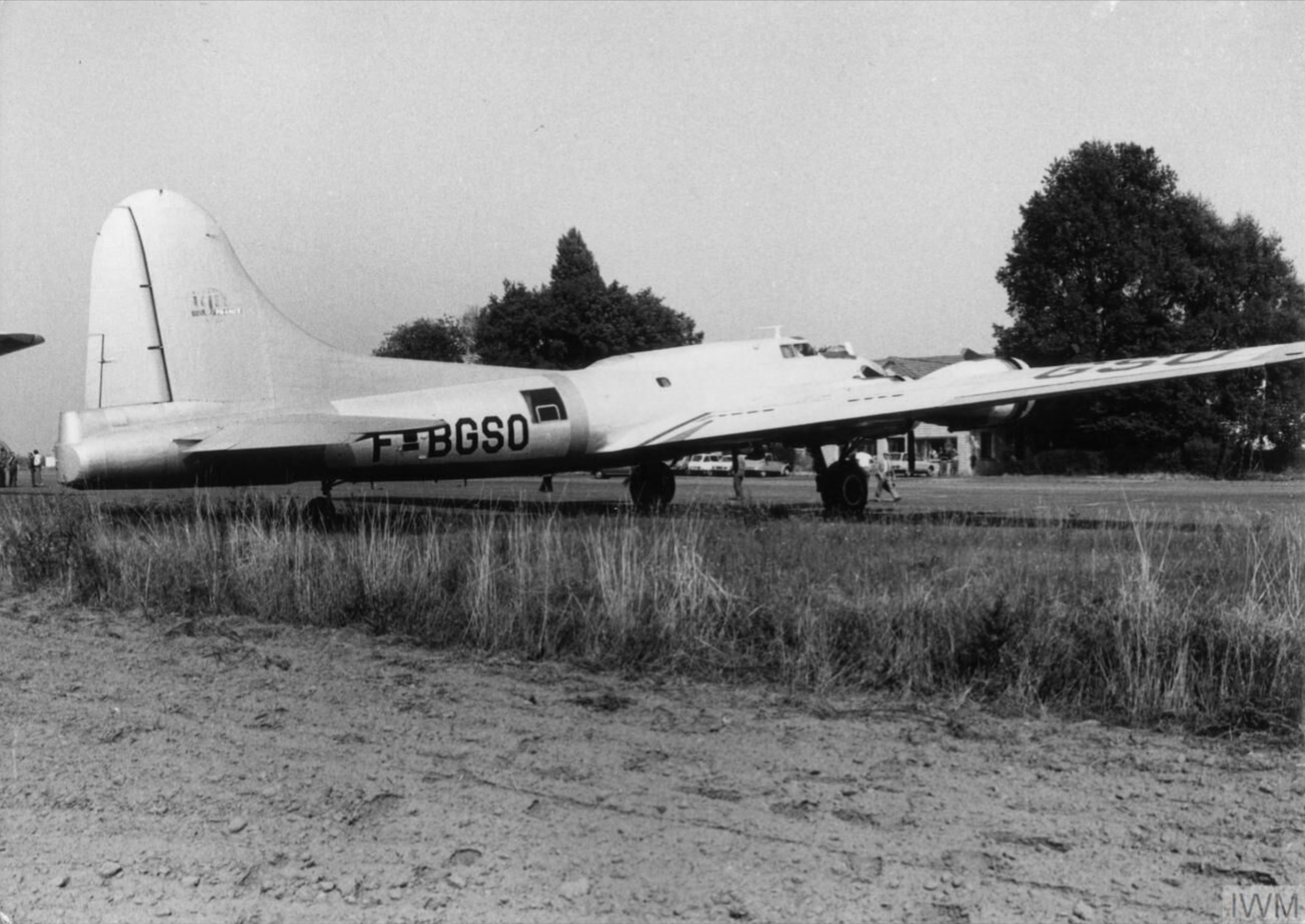 44-8889 B-17G Fortress France Institute Geographique National of France as F BGSO FRE8836