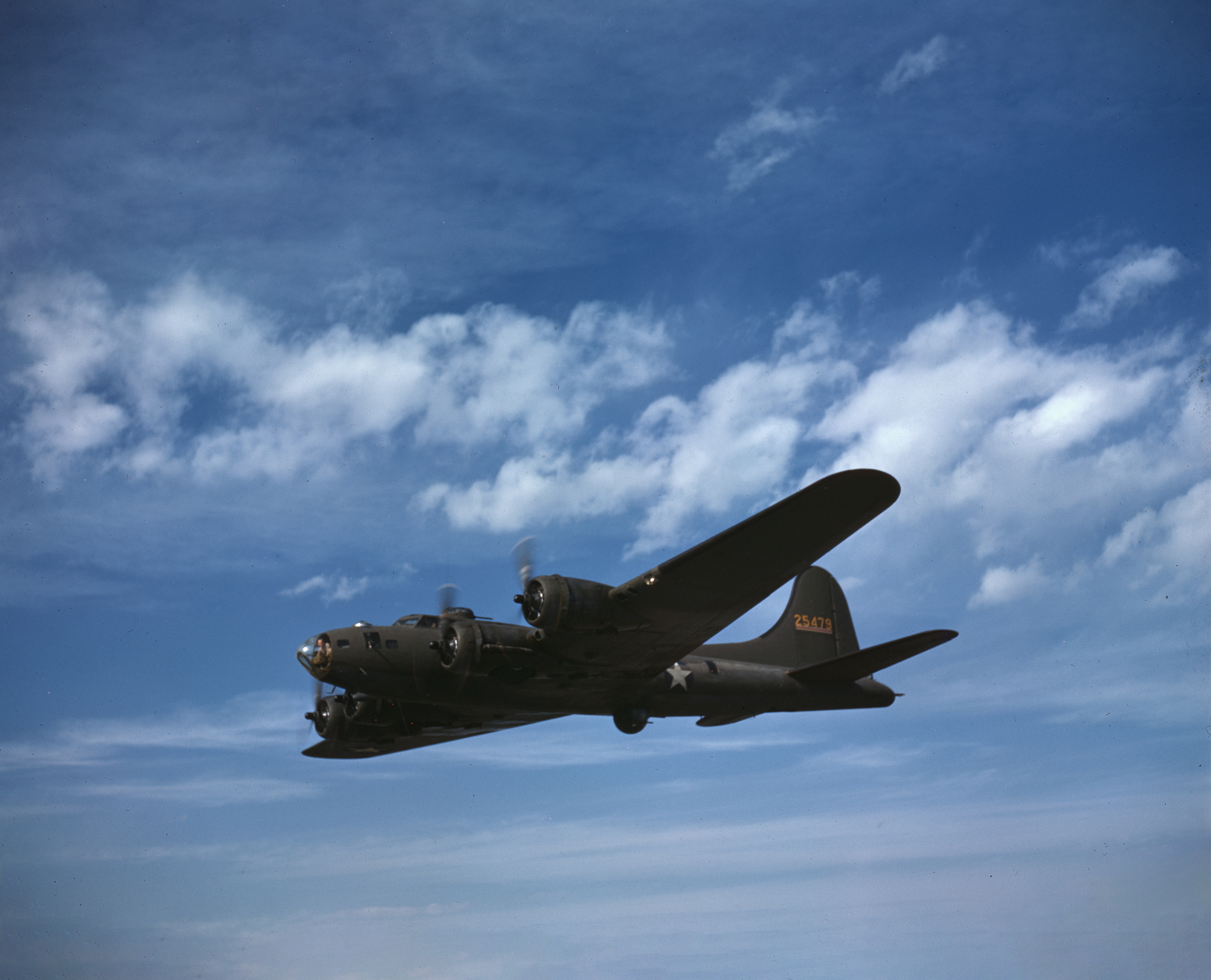 WWII color photo of USAAF 42-5479 Boeing B-17F Fortress during a training flight over America 04