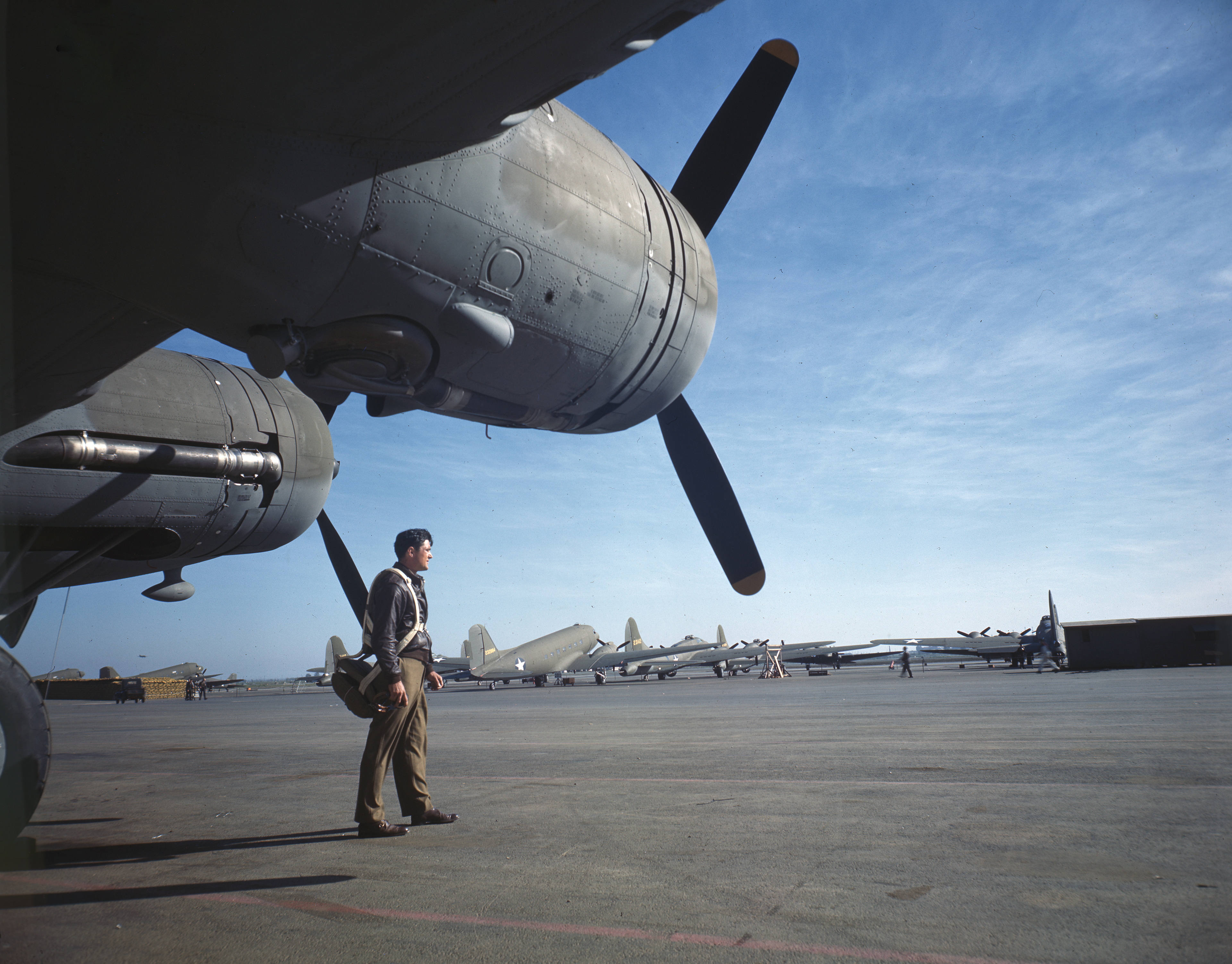 WWII color photo of USAAF Boeing B-17 Flying Fortress used for training in America WWII 02