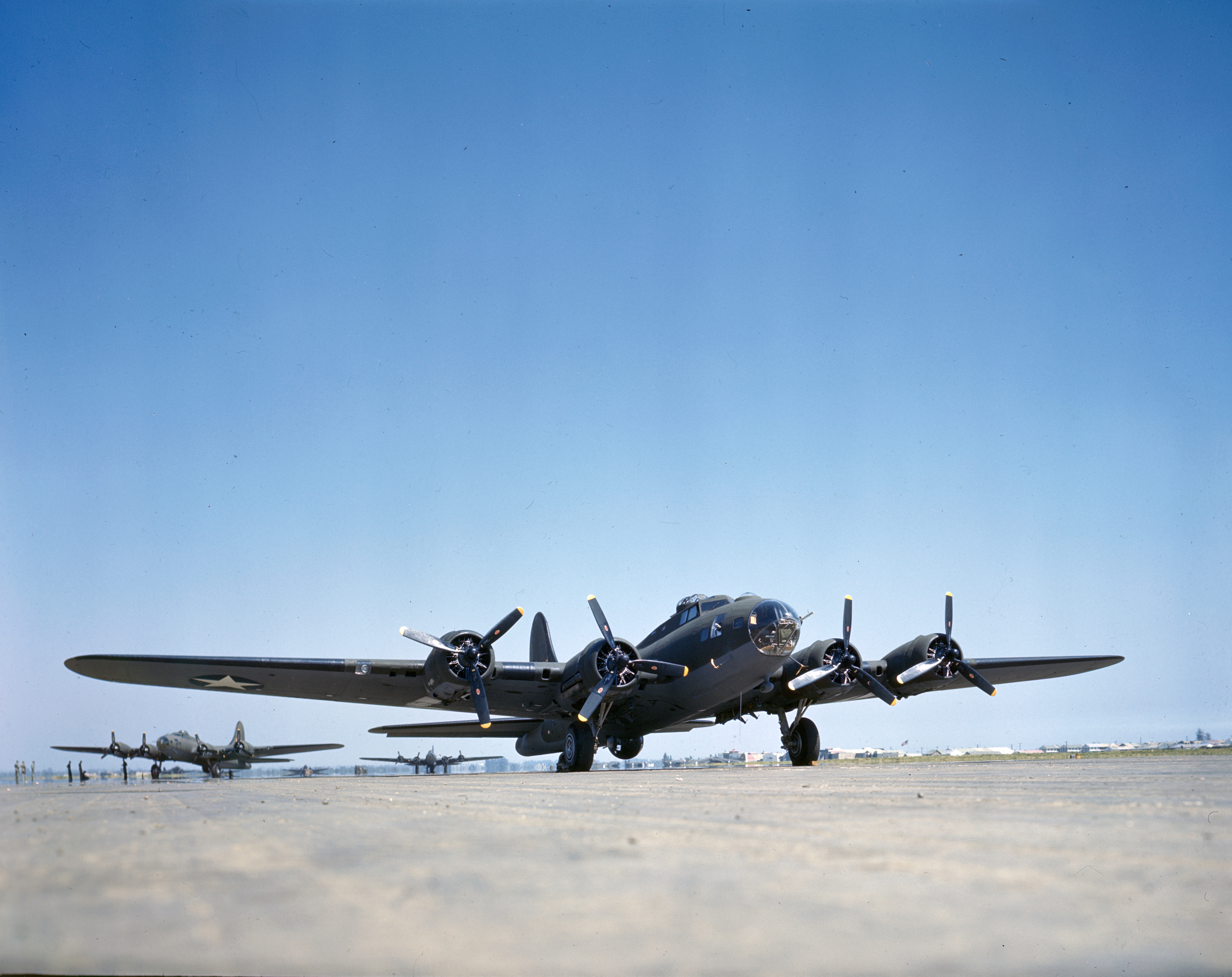WWII color photo of USAAF Boeing B-17 Flying Fortress used for training in America WWII 05