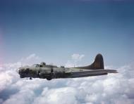 Asisbiz WWII color photo of USAAF 42-5927 Boeing B-17G Fortress during a training flight over America 1943 01