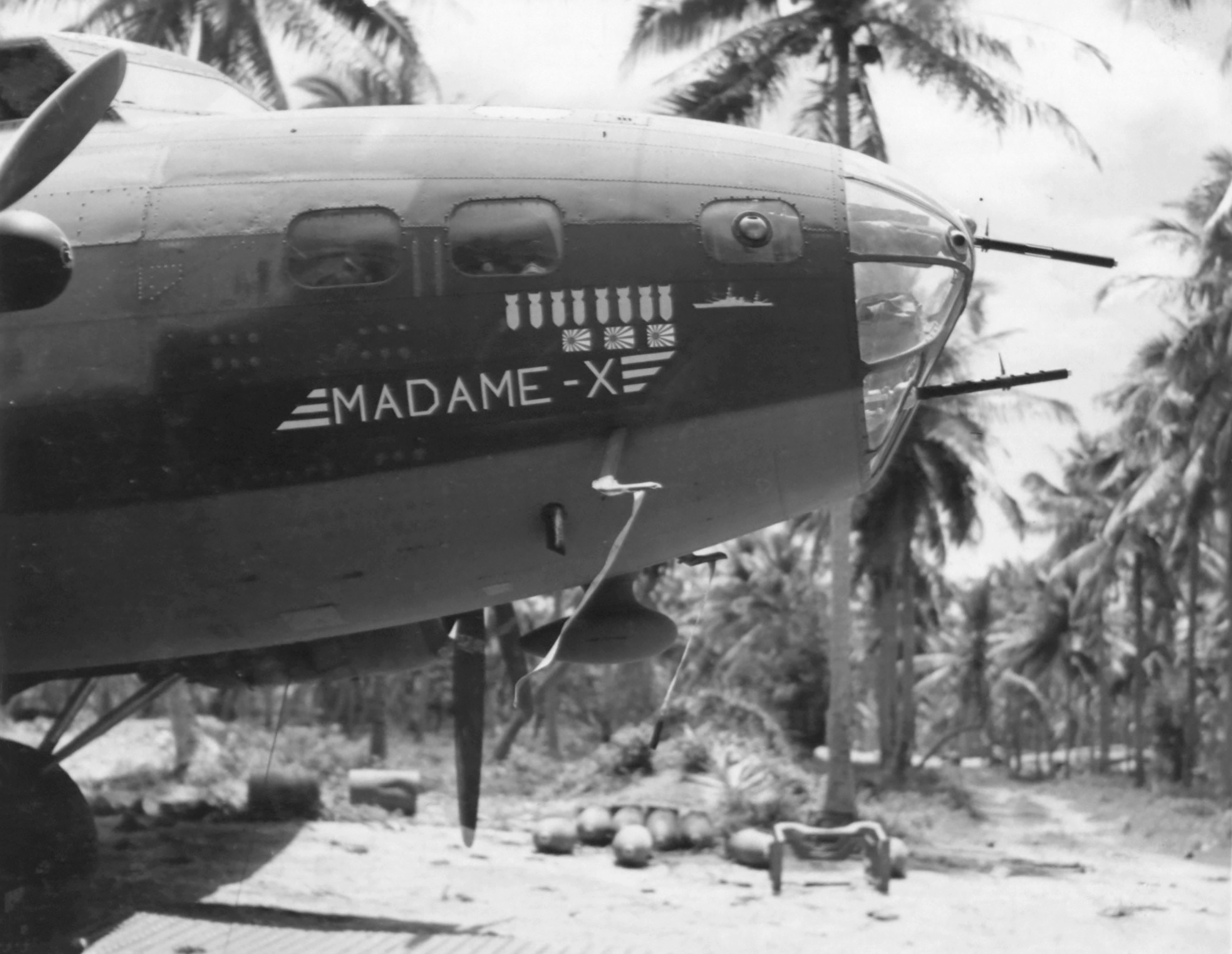 41-2525 B-17E Fortress 7AF 5BG31BS Madame X nose art right side at Espiritu Santo 1942 NA675
