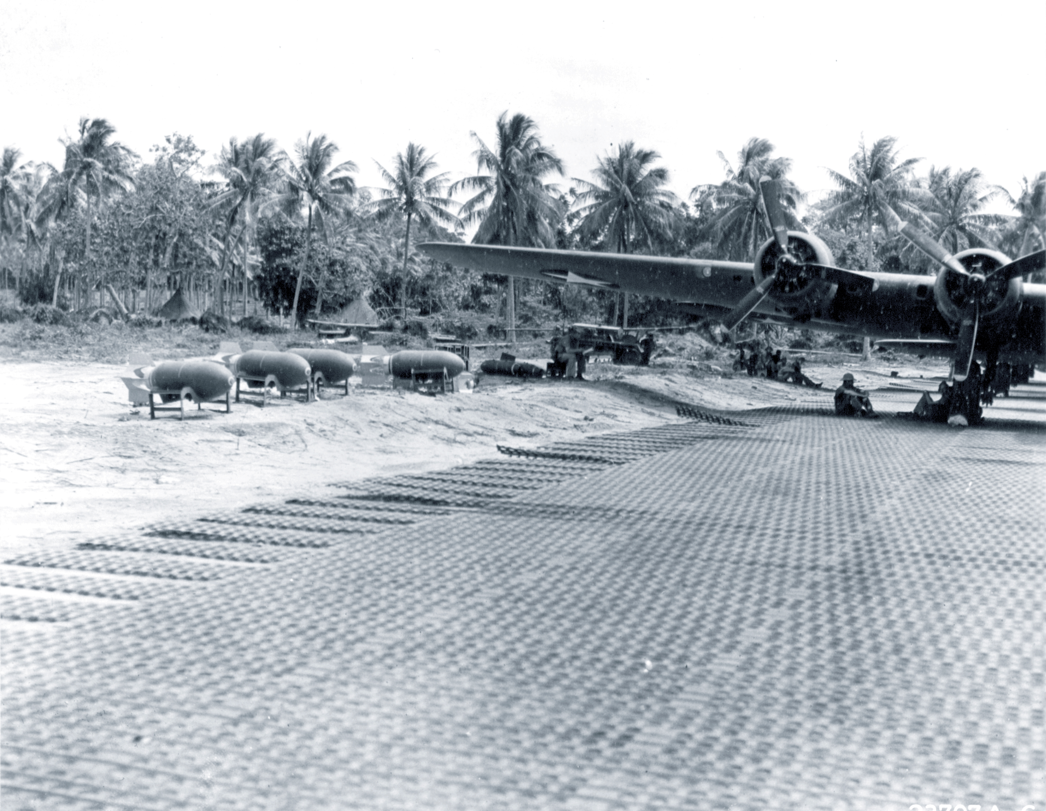 Boeing B-17F Fortress based in the Solomons 1942 NA177