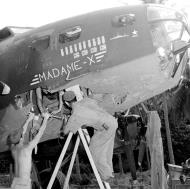 Asisbiz 41 2525 B-17E Fortress 7AF 5BG31BS Madame X nose art right side after landing mishap 01