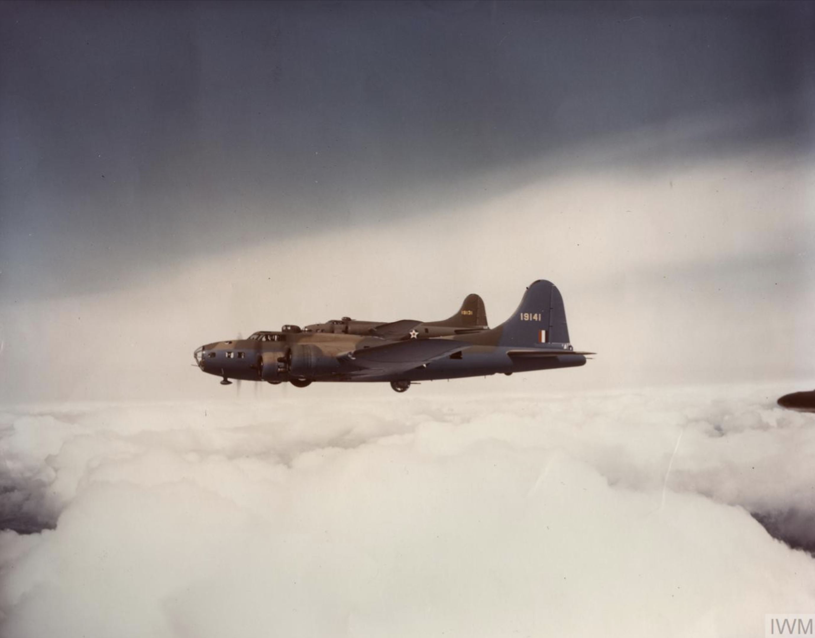 41-9141 B-17E Fortress RAF in desert camouflage flying in formation with 41 9131 over Seattle FRE11400