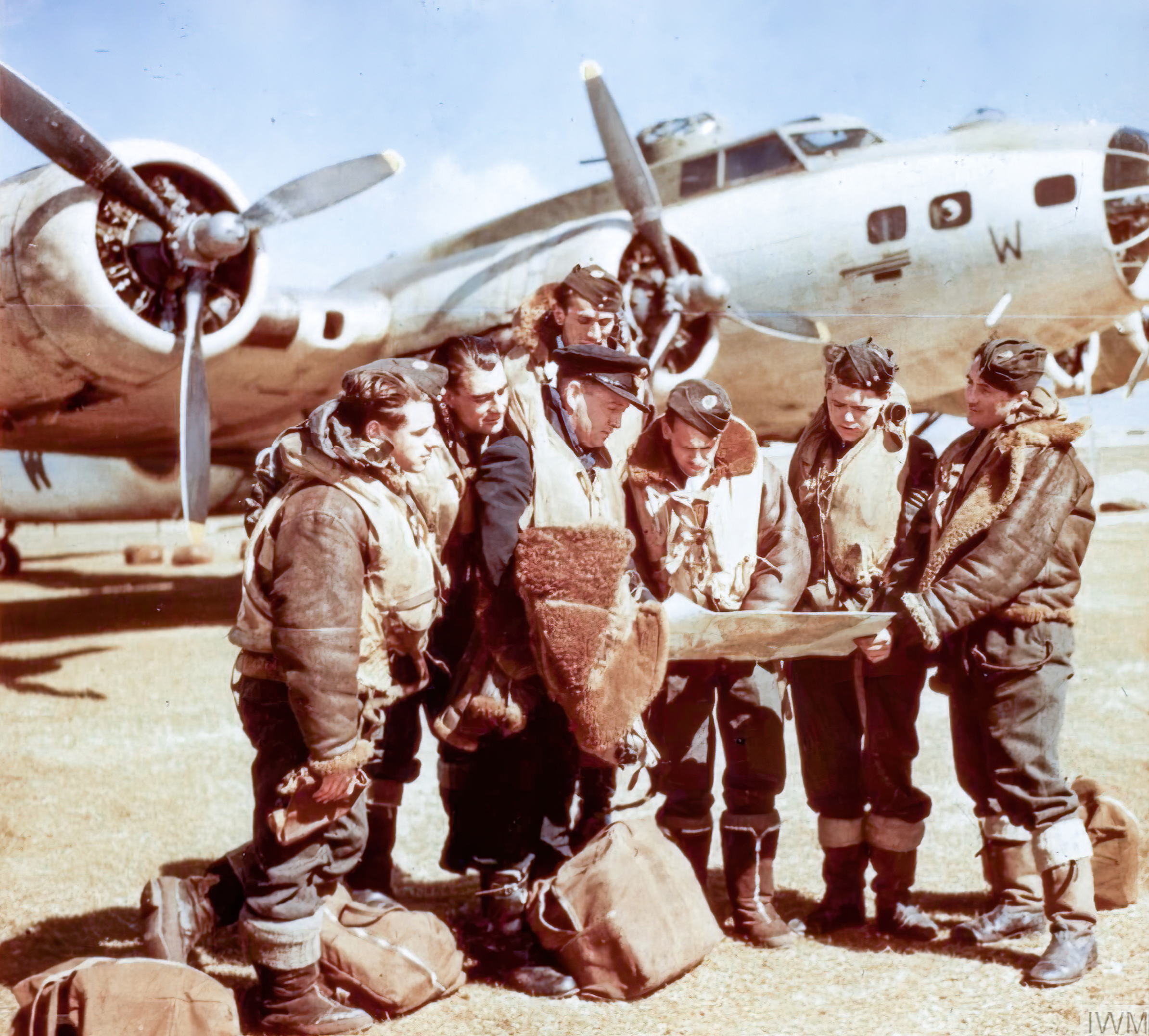 Aircrew RAF Coastal Command B-17 Fortress W with crew FRE15064