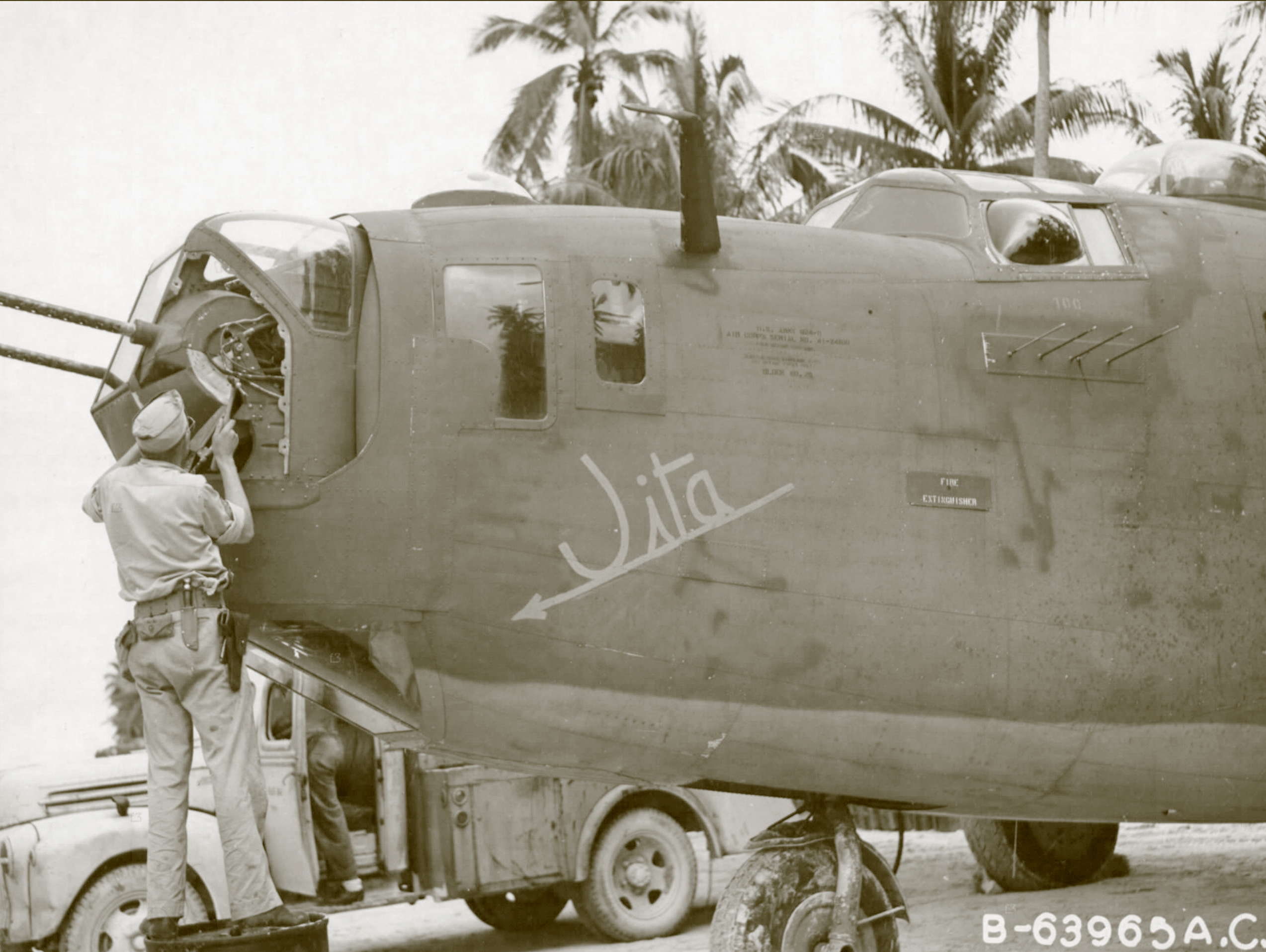 41-24100 B-24D Liberator 7AF 11BG431BS Jita at Funafuti Island Ellice Isls April 1943 01