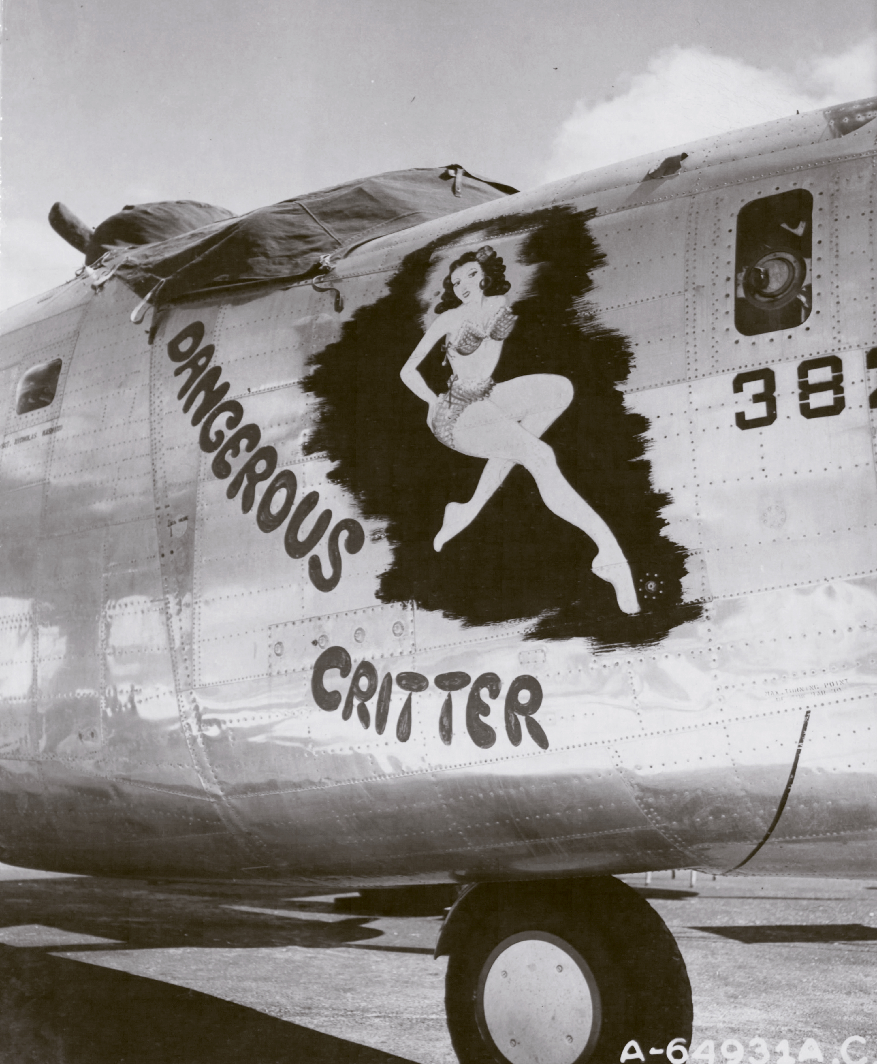 44-40382 B-24J Liberator 7AF 11BG26BS Dangerous Critter at Guam Marinanas Isls 4th May 1945 01