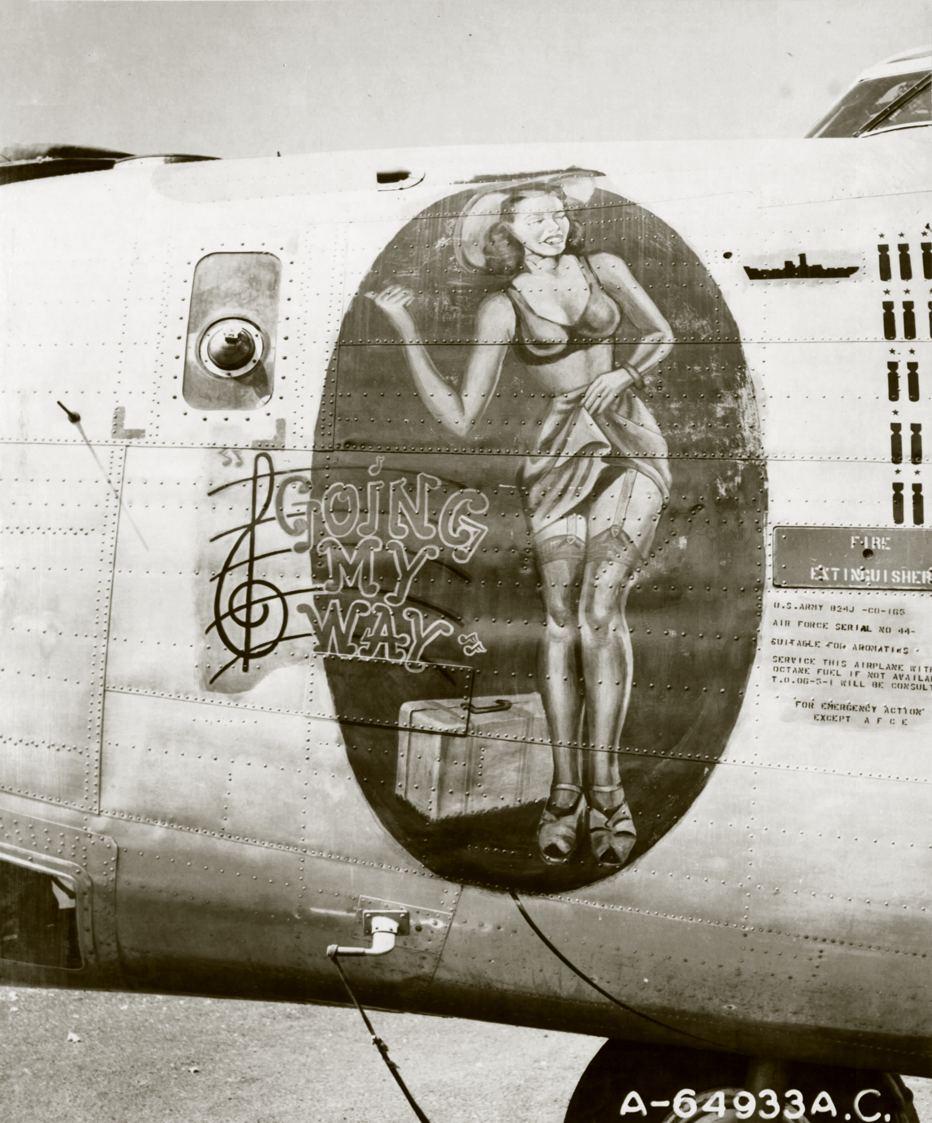 44-40674 B-24J Liberator 7AF 11BG431BS Going My Way at Guam Marinanas Isls 4th May 1945 01