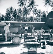 Asisbiz 42-40101 B-24D Liberator 7AF 11BG98BS The Green Hornet at Funafuti Island Ellice Isls April 1943 NA710