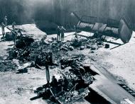 Asisbiz 42-40688 B-24D Liberator 7AF 11BG42BS Wicked Witch destroyed by Jap raid on Funafuti Isl 27th Nov 1943 NA1098