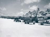 Asisbiz 7AF 11BG B-24 Liberator being prepared for their first mission from Funafuti Island Nov 1943 NA589