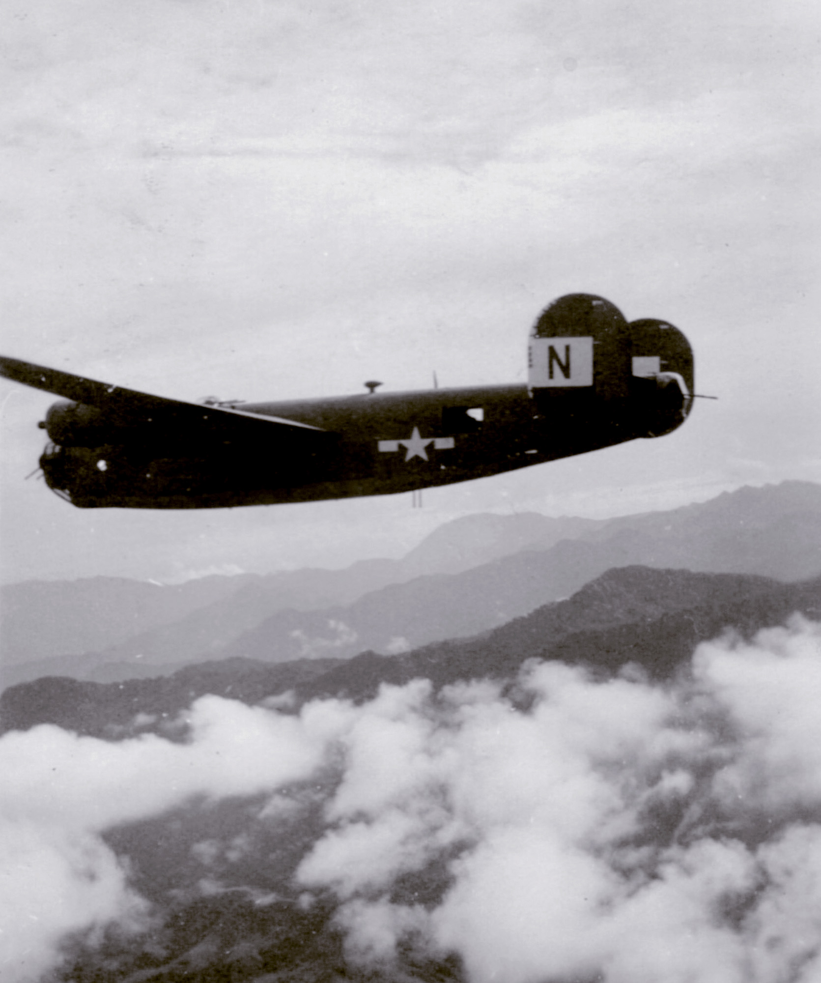 42-100200 B-24J Liberator 5AF 22BG19BS N in flight 02