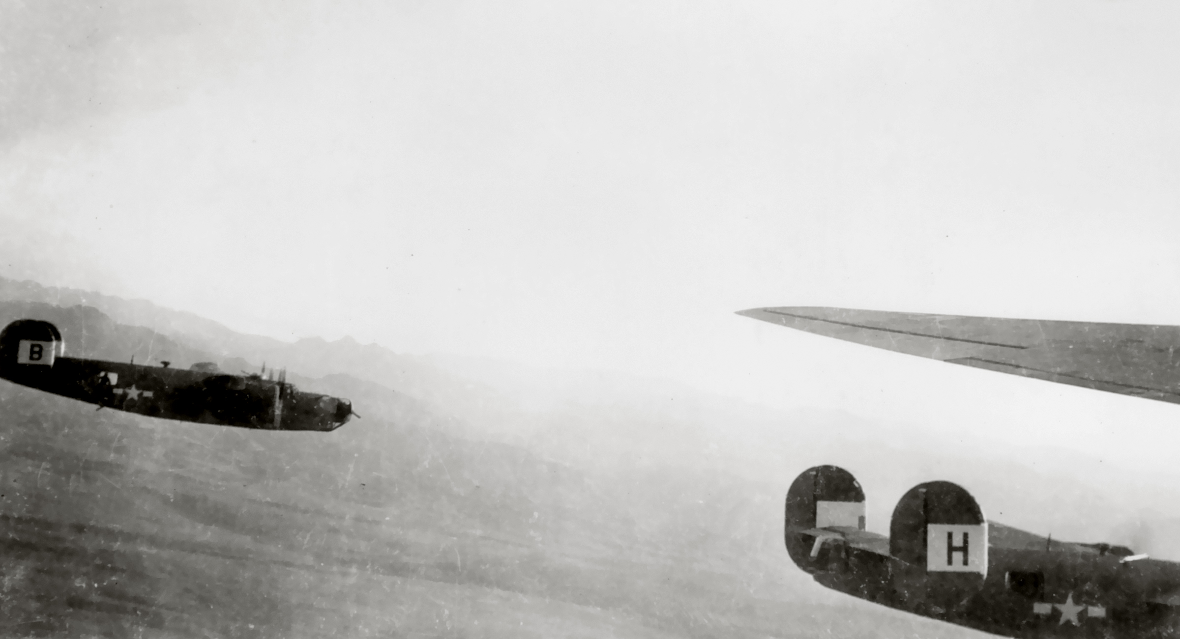 42-100325 B-24J Liberator 5AF 22BG in formation over New Guinea 01