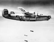 Asisbiz 44-40723 B-24J Liberator 5AF 22BG409BS 723 over the drop zone 01