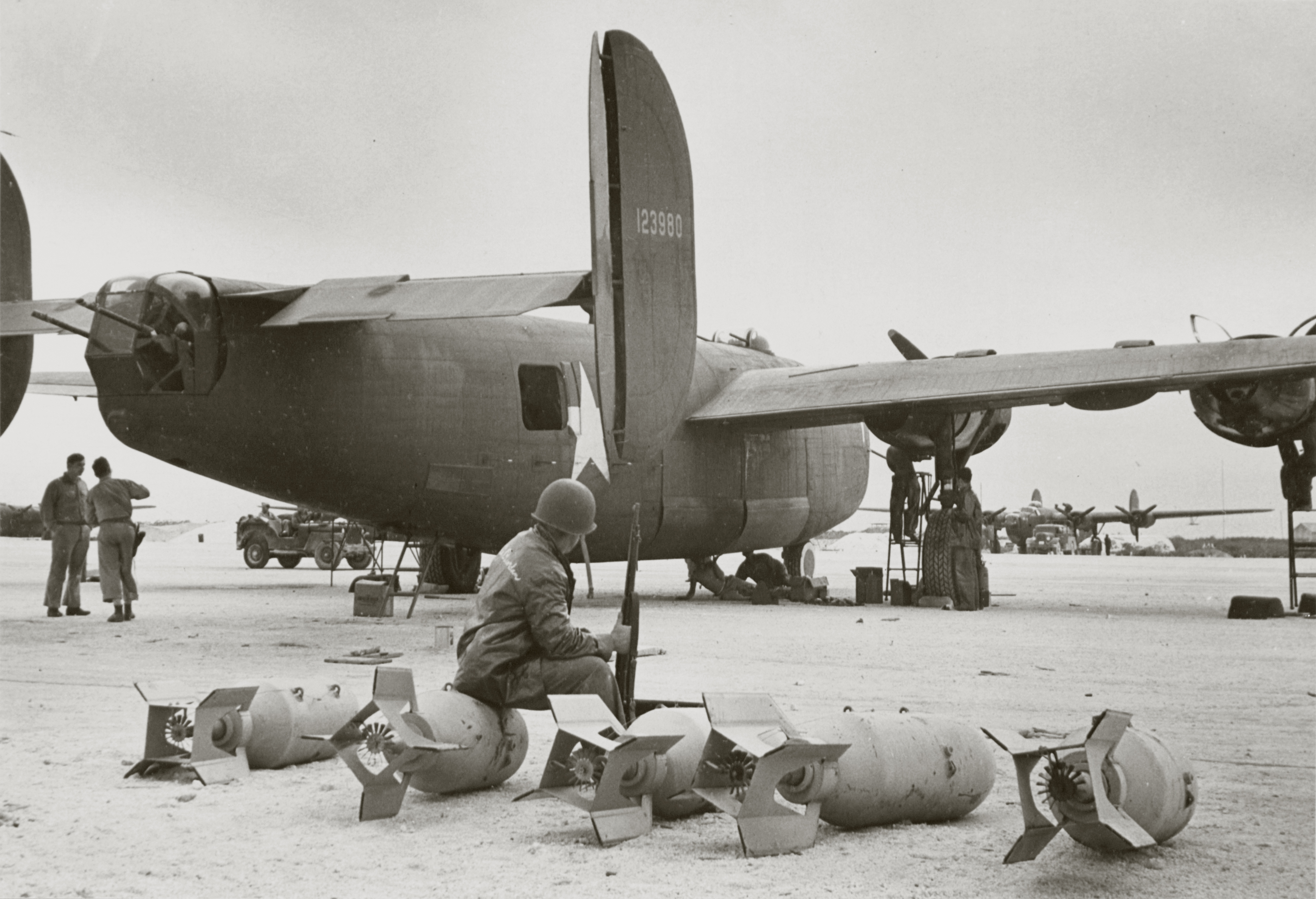 41-23980 B-24D Liberator 13AF 307BG at Midway Isl preparing for mission to Wake 24th Dec 1942 01