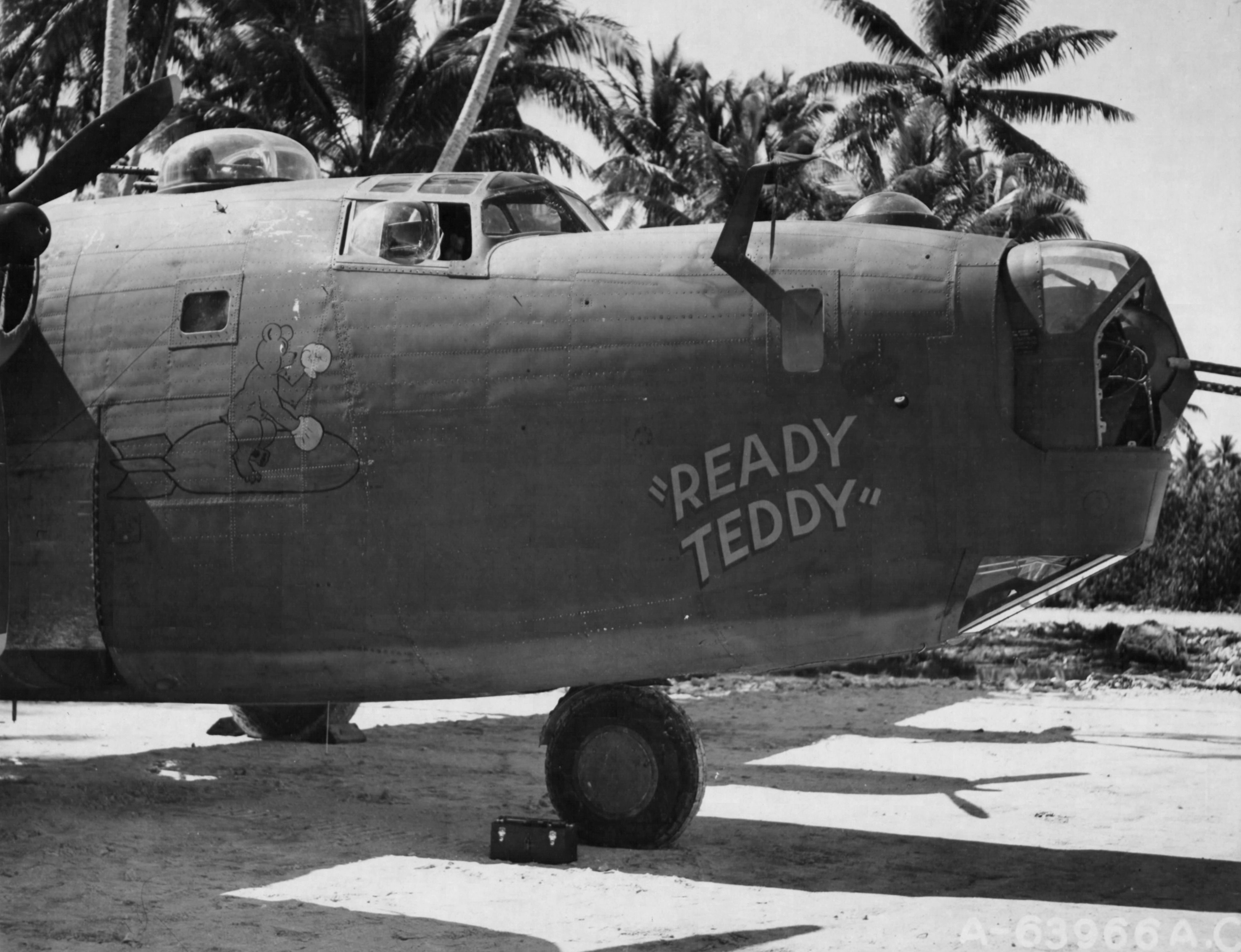 41-24123 B-24D Liberator 7AF 307BG371BS Ready Teddy transferred 11BG98BS 10th May 1943 01