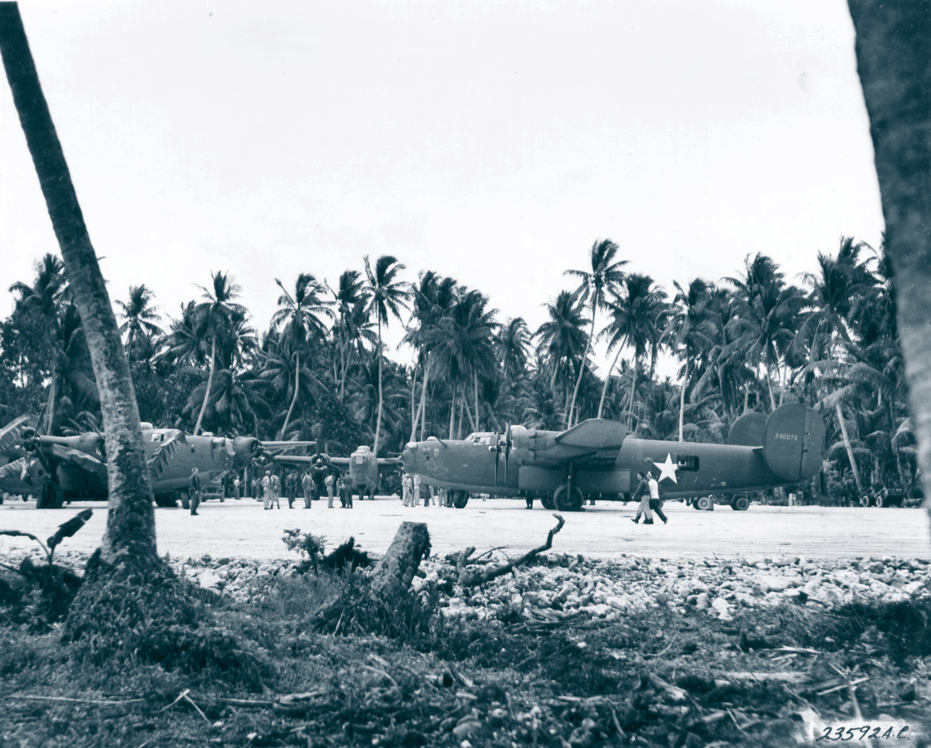 42-40072 B-24D Liberator 13AF 307BG371BS at Funafuti Island Ellice Isls 21st Apr 1943 NA584