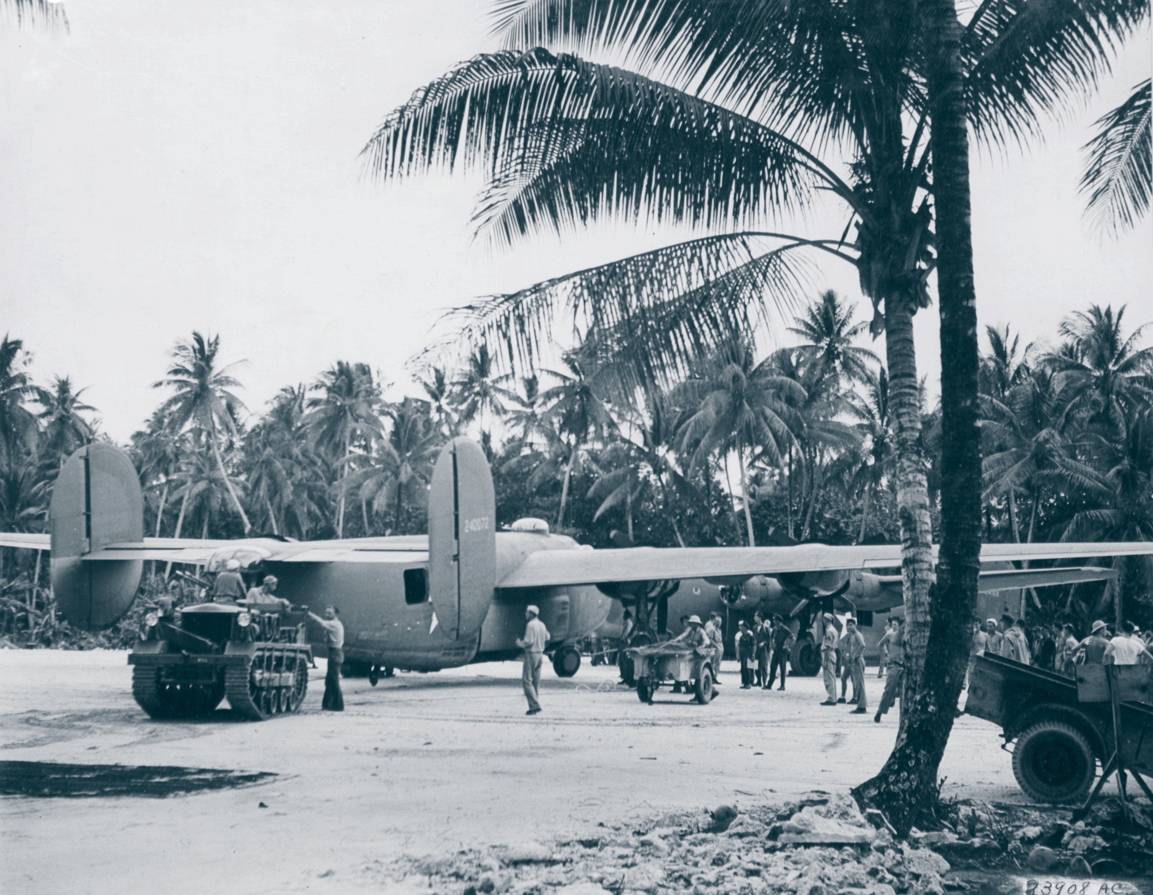 42-40072 B-24D Liberator 13AF 307BG371BS at Funafuti Island Ellice Isls 21st Apr 1943 NA865