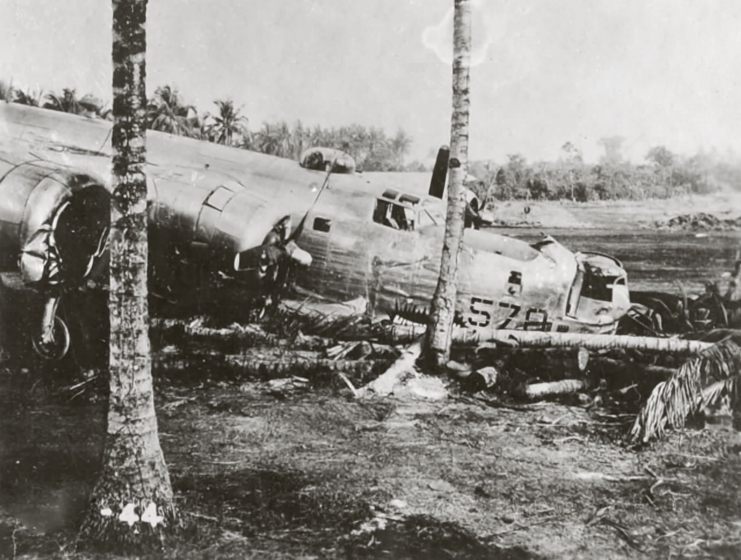 44-40570 B-24J Liberator 13AF 307BG371BS 570 crashed landed Moratoi 10th Apr 1944 02