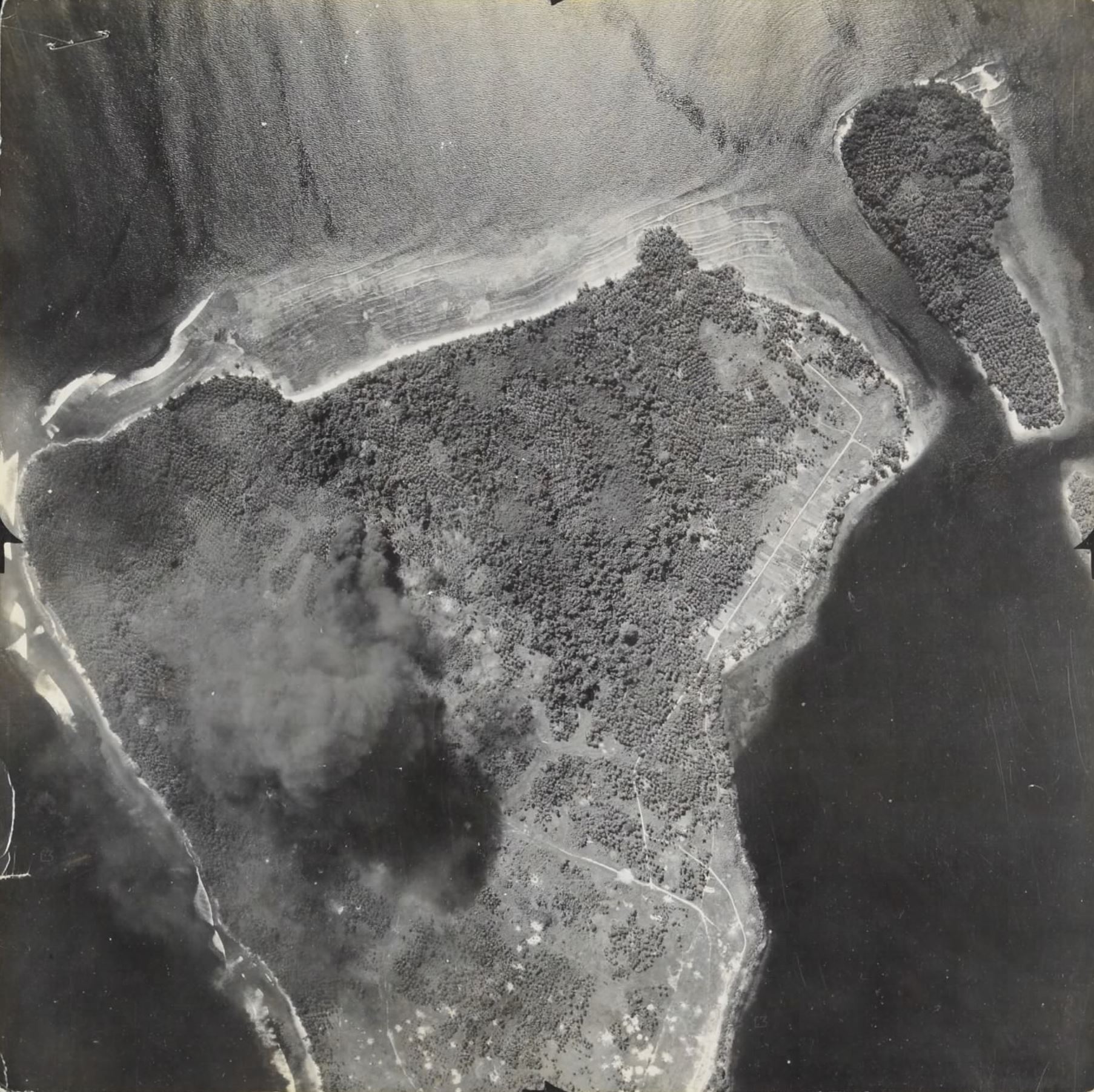 Target 13AF 307BG B-24 Liberators bomb Miti Island airfield Halmahera Is Dutch East Indies 01