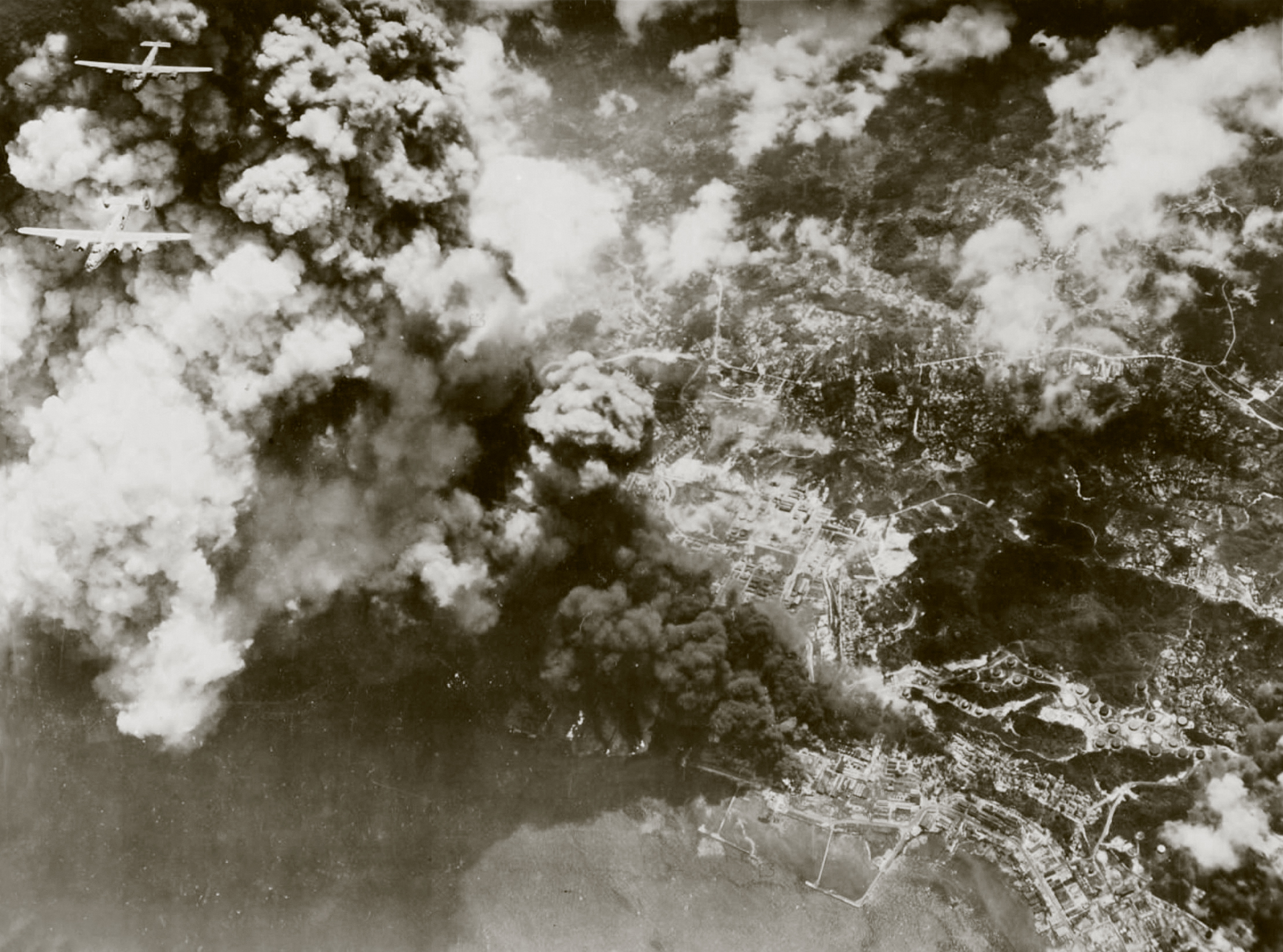 Target 13AF 307BG B-24 Liberators bomb the Balikpapan refinery Borneo 2nd Jan 1945 03