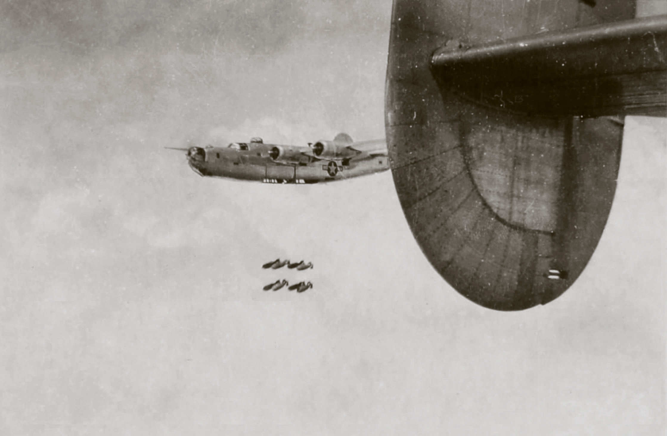 Target 13AF 307BG B-24 Liberators over the drop zone 01