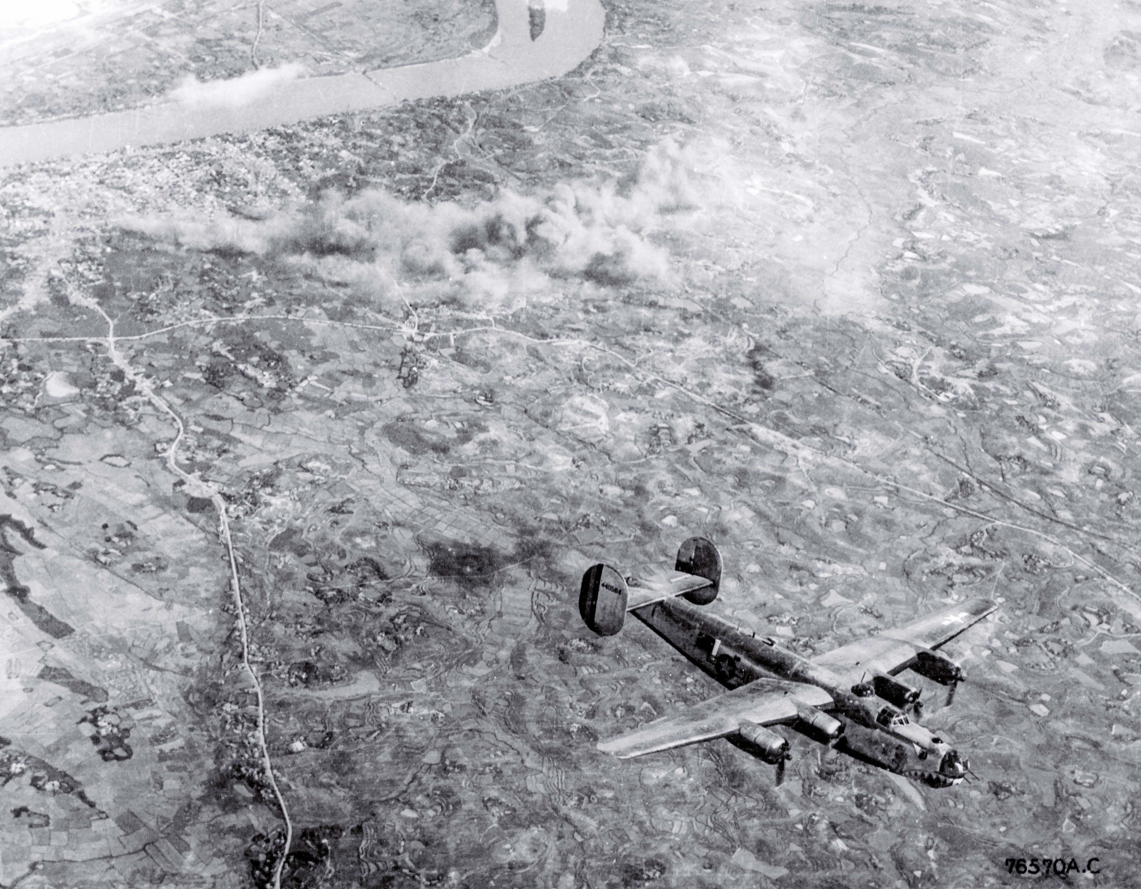 44-40584 B-24J Liberator 14AF 308BG375BS The Kings X bombing Japanese supply dumps China 16th Sep 1944 01