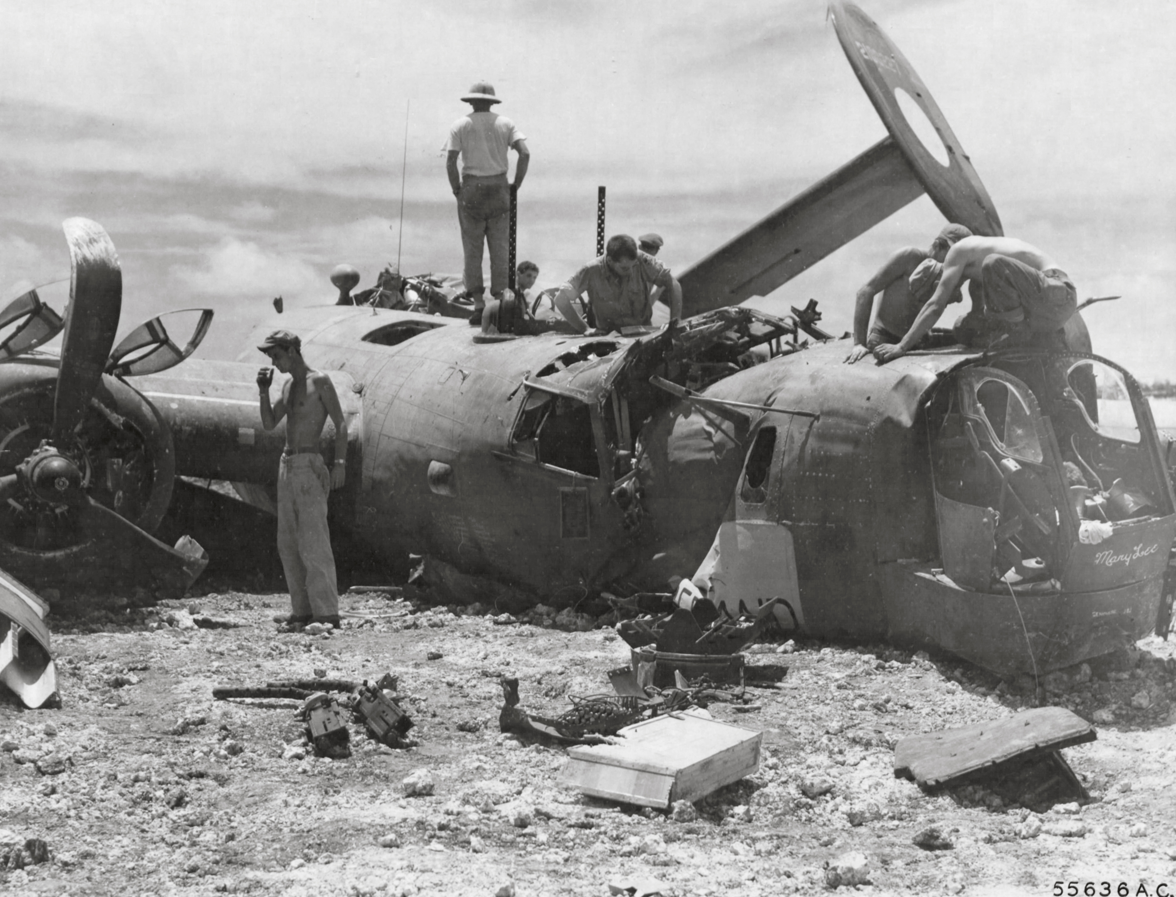 42-100227 B-24J Liberator 7AF 30BG38BS The Chambermaid crash landed Saipan 11th Sep 1944 02
