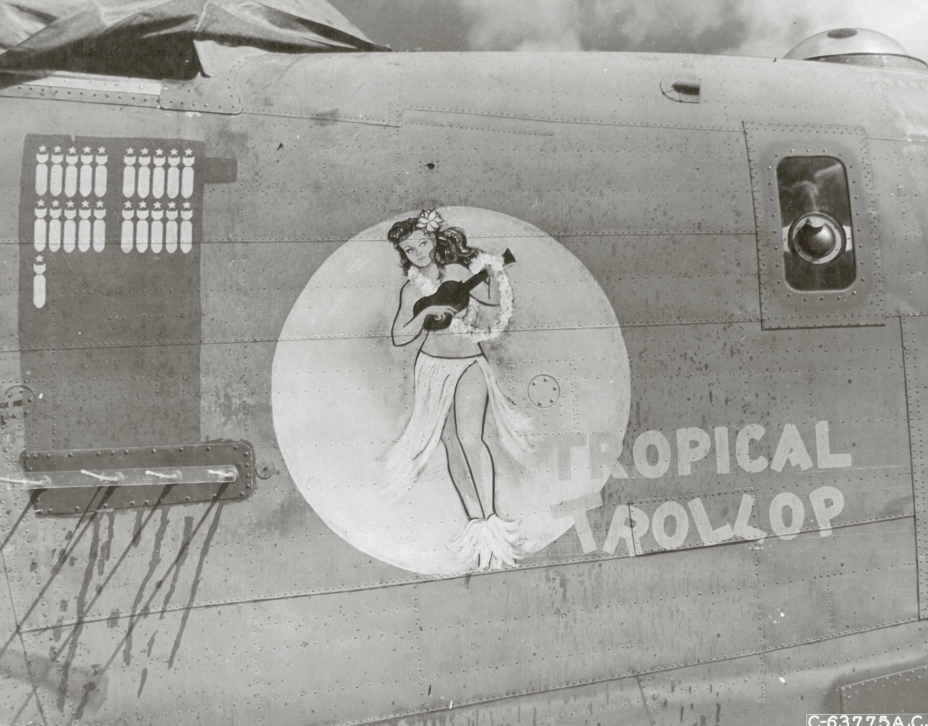 42-100405 B-24J Liberator 7AF 30BG392BS Tropical Trollup nose art right side 01
