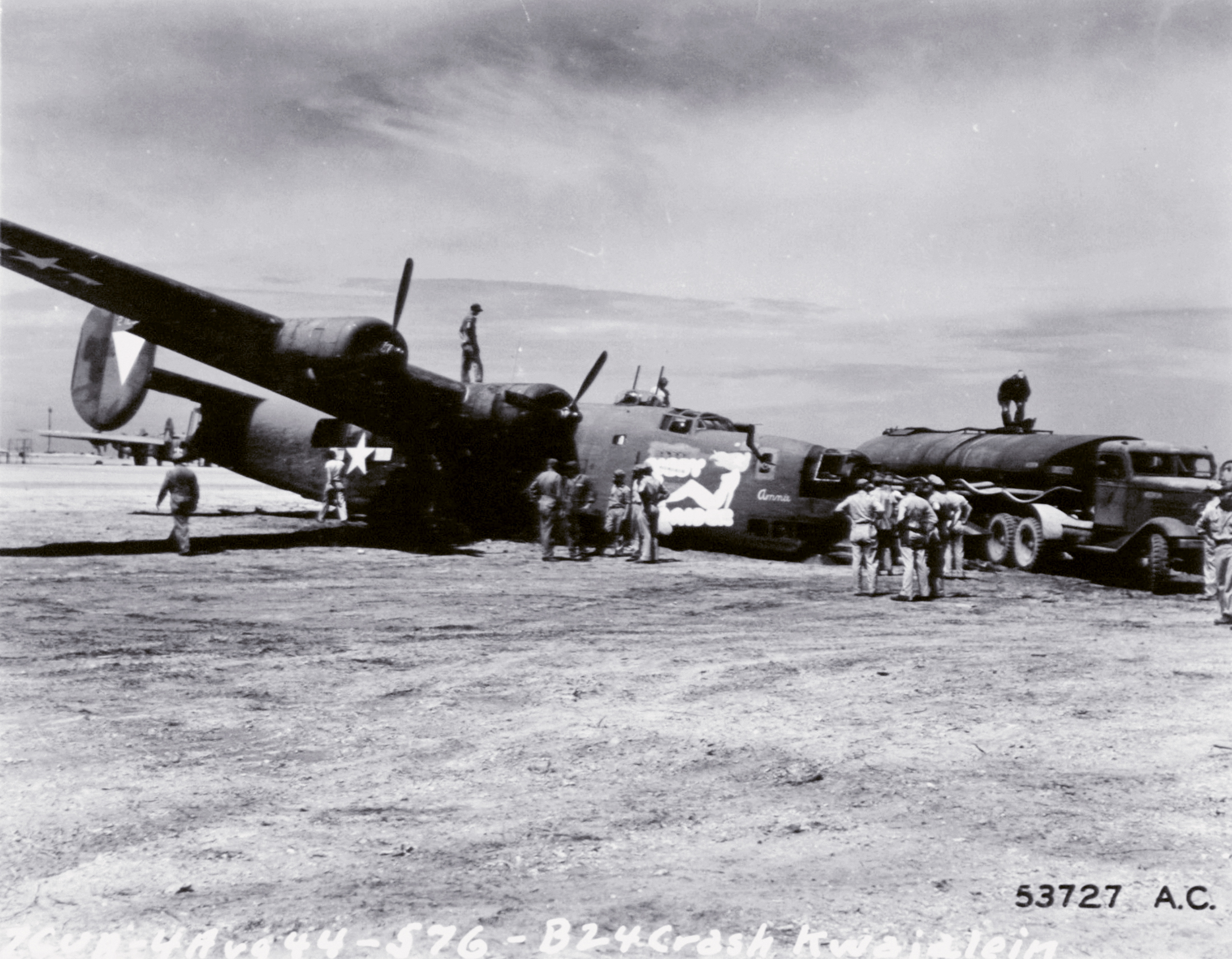 42-72958 B-24D Liberator 7AF 30BG392BS Libby Raider aka Annie blown tyre on take off at Kwajalein 4th Aug 1944 02