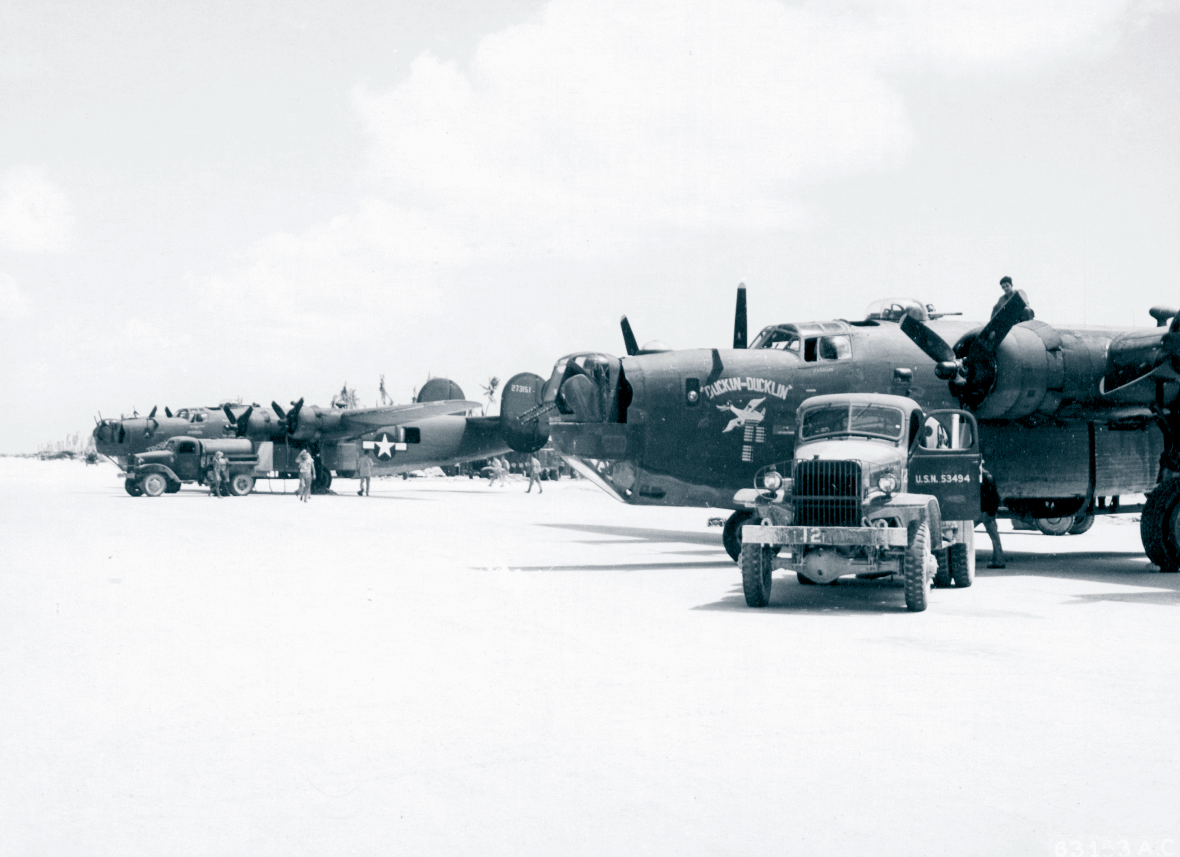 42-72971 B-24J Liberator 7AF 30BG38BS Duckin Ducklin at Mullinnix airfield Tarawa Gilbert Islands Jan 1944 NA1448