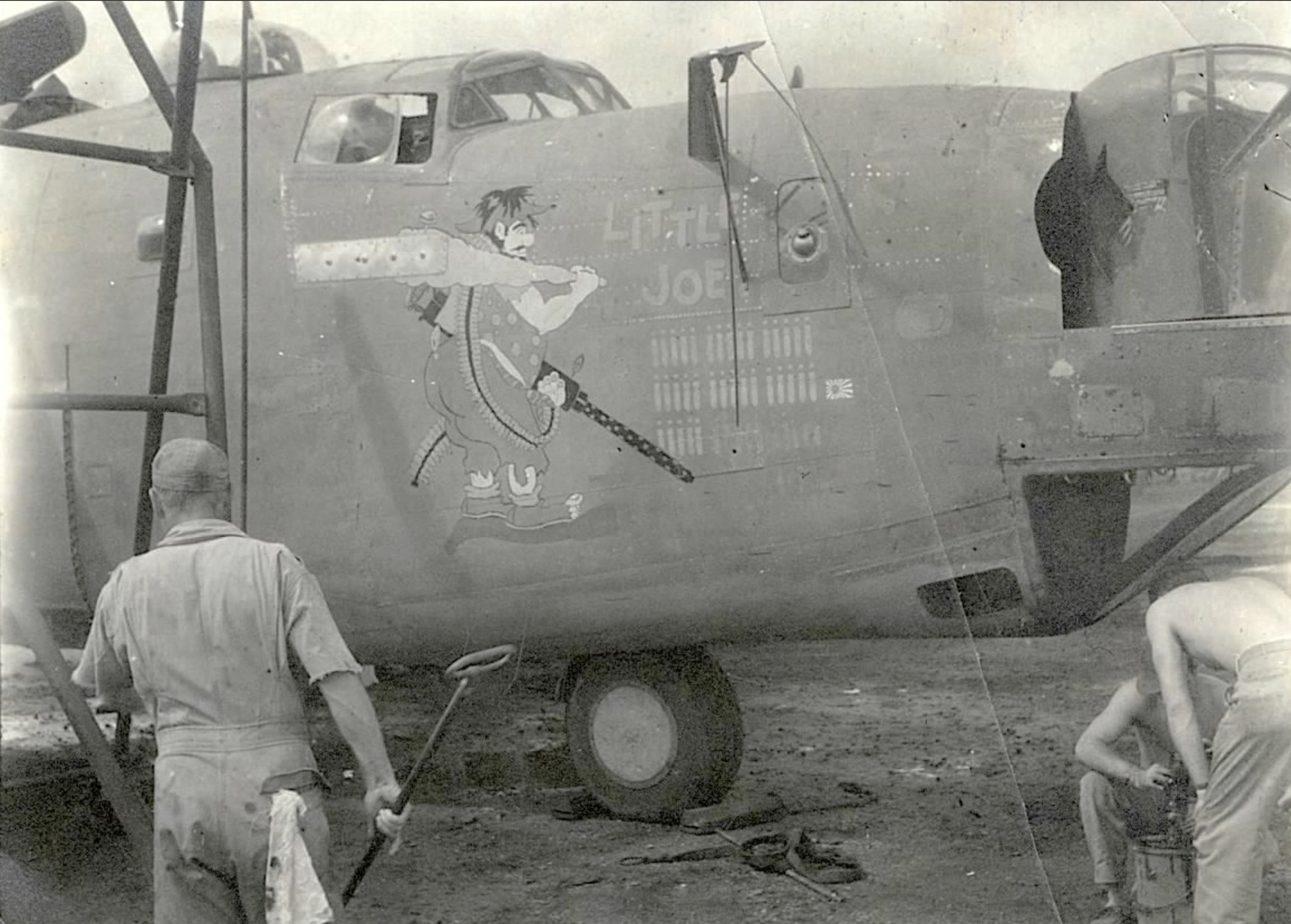 42-72984 B-24J Liberator 7AF 30BG392BS Little Joe nose art left side 01