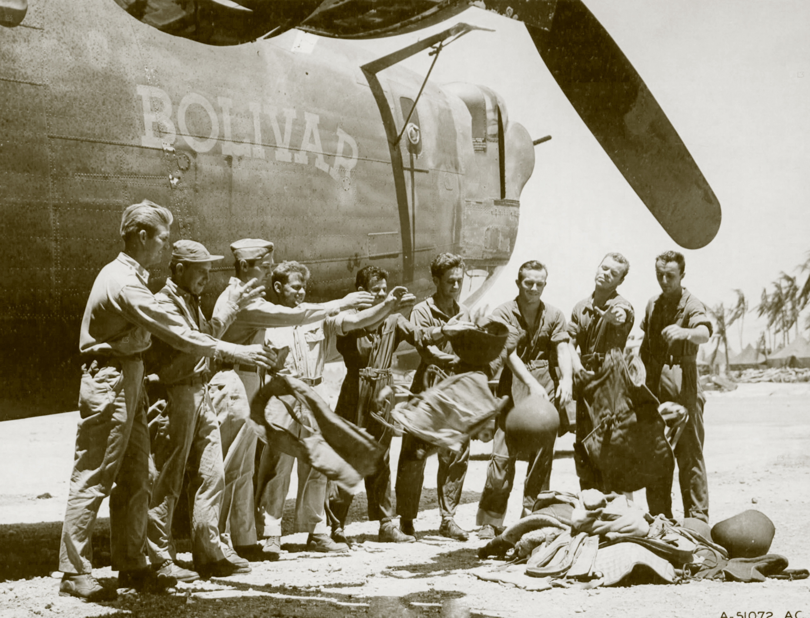 42-72994 B-24J Liberator 7AF 30BG27BS Bolivar Kwajalein Marshall Islands 6th May 1944 01