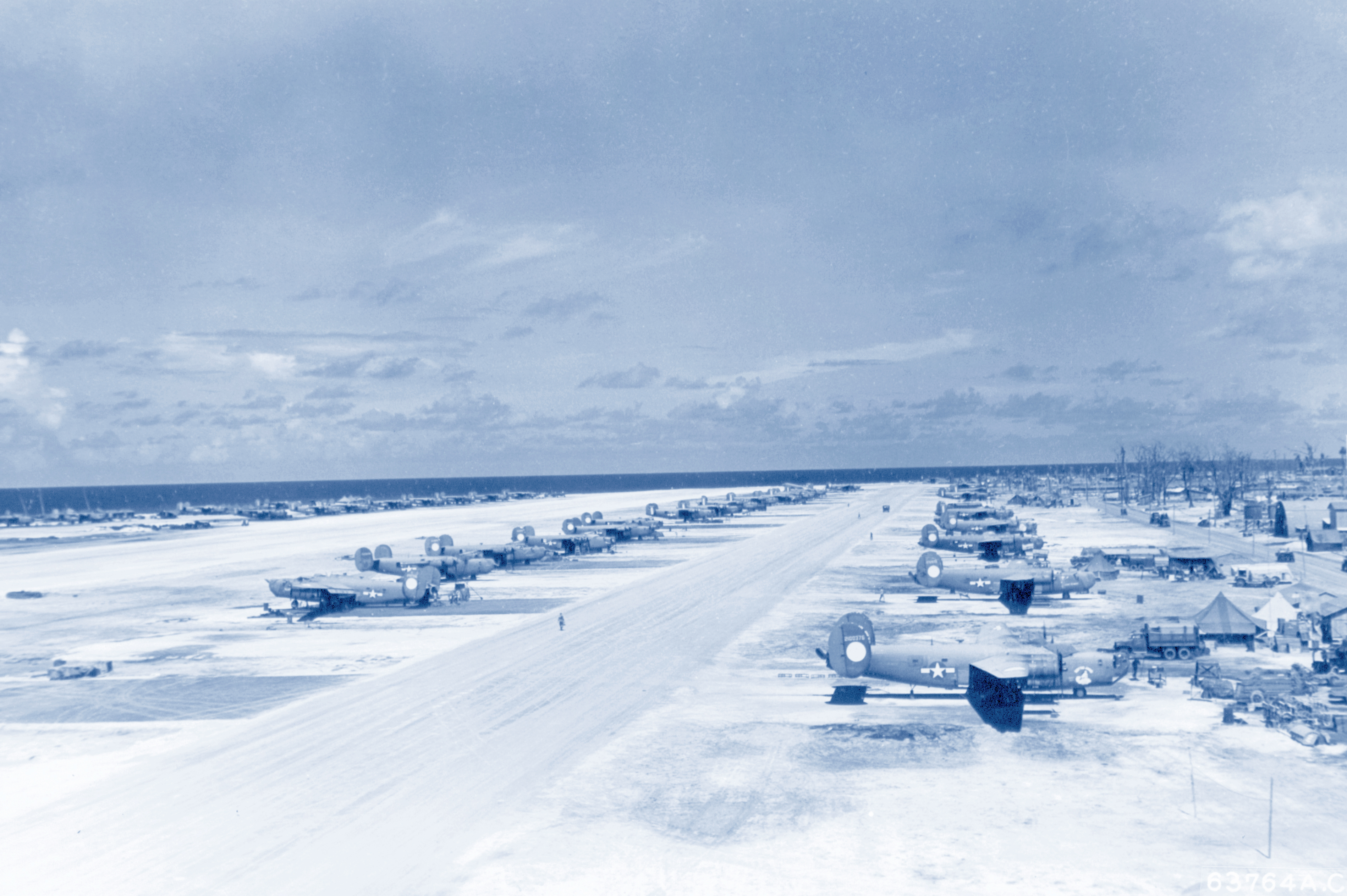 42-73283 B-24J Liberator 7AF 30BG38BS Phiddis II at Kwajalein Marshall Islands 1944 NA259