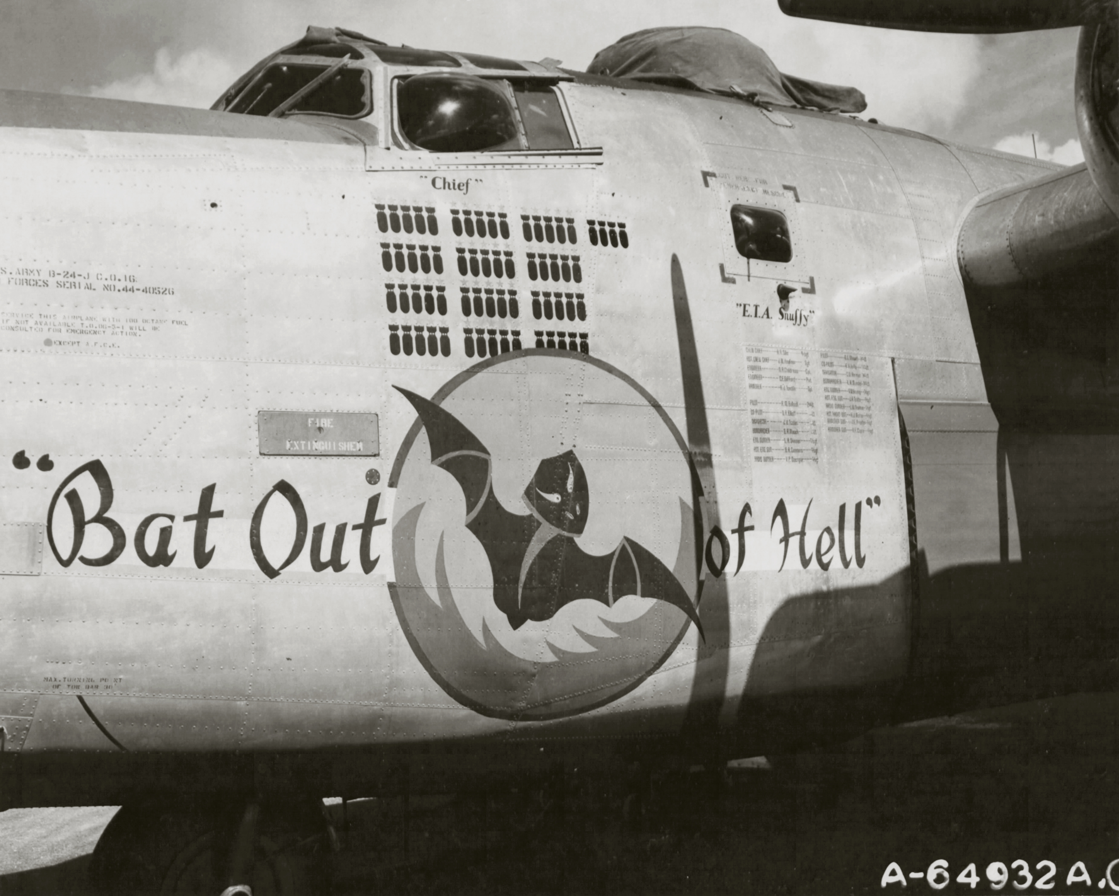 44-40526 B-24J Liberator 7AF 30BG819BS Bat out of Hell nose art left side 01