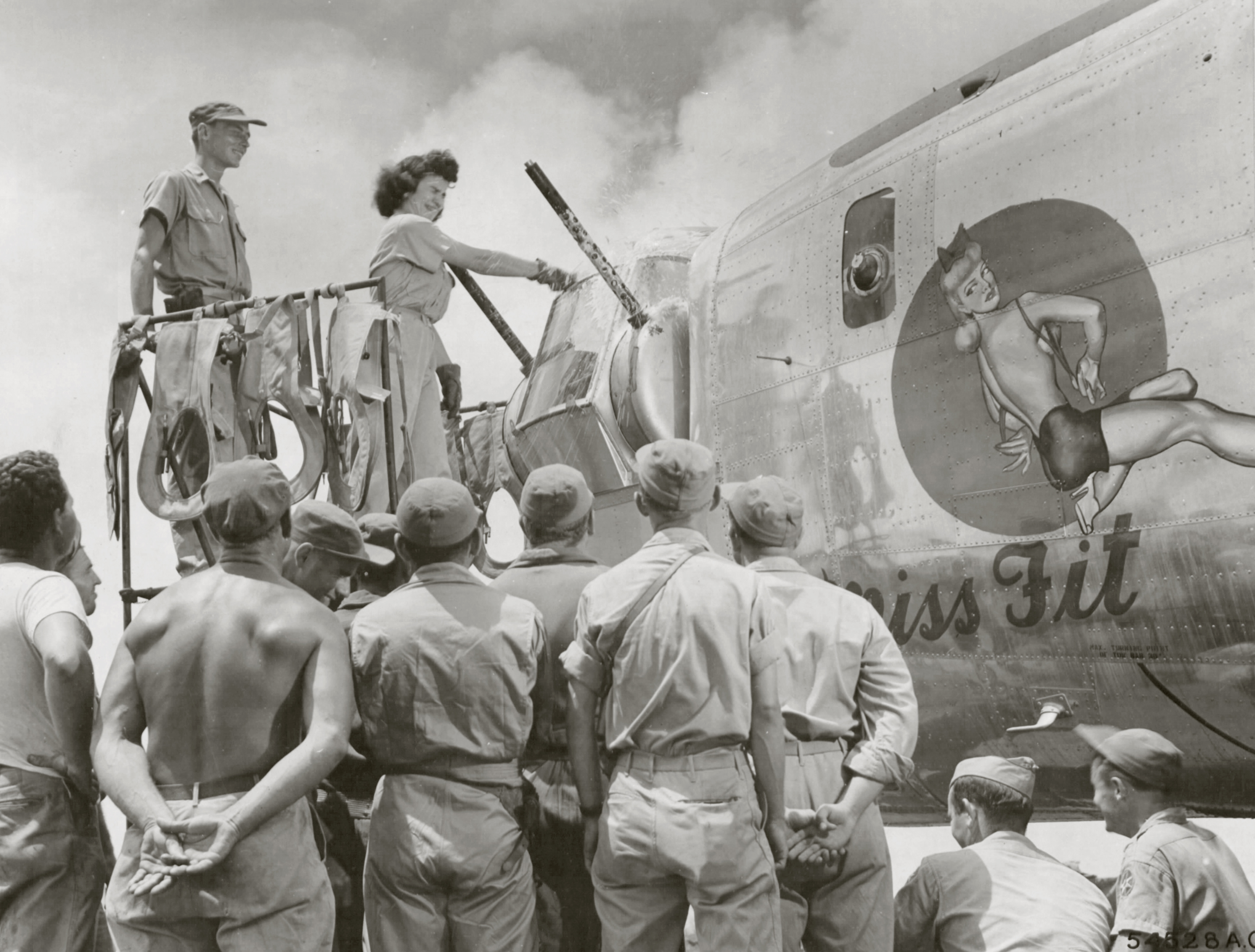 44-40557 B-24J Liberator 7AF 30BG293BS Miss Fit nose art left side 01