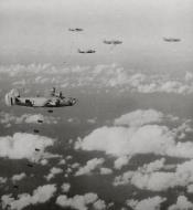 Asisbiz 44-40533 B-24J Liberator 7AF 30BG27BS Vera L in formation over the drop zone 1945 01