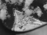 Asisbiz Consolidated B-24 Liberators 7AF 11BG and 30BG bomb Wake Island 30th Apr 1944 01