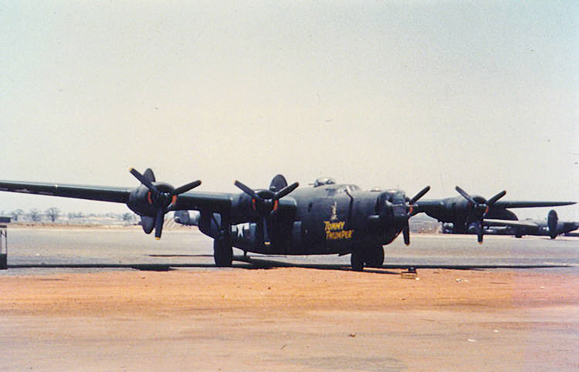41-29562 B-24H Liberator 8AF 34BG18BS C Tommy Thumper at Tuddenham England 1944 01