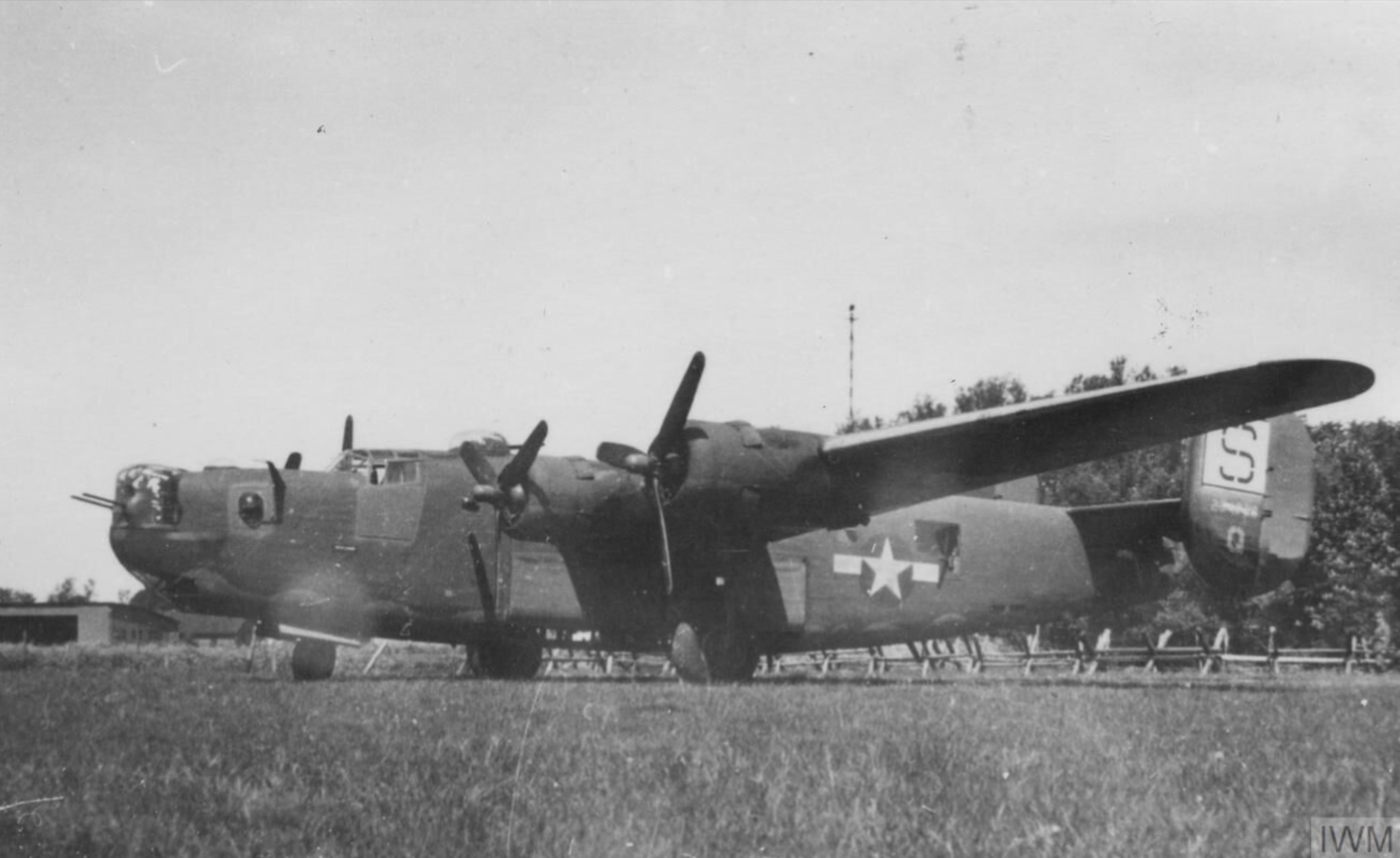 41-29567 B-24H Liberator 8AF 34BG391BS Q6Q Me Worry parked at Tuddenham FRE3415