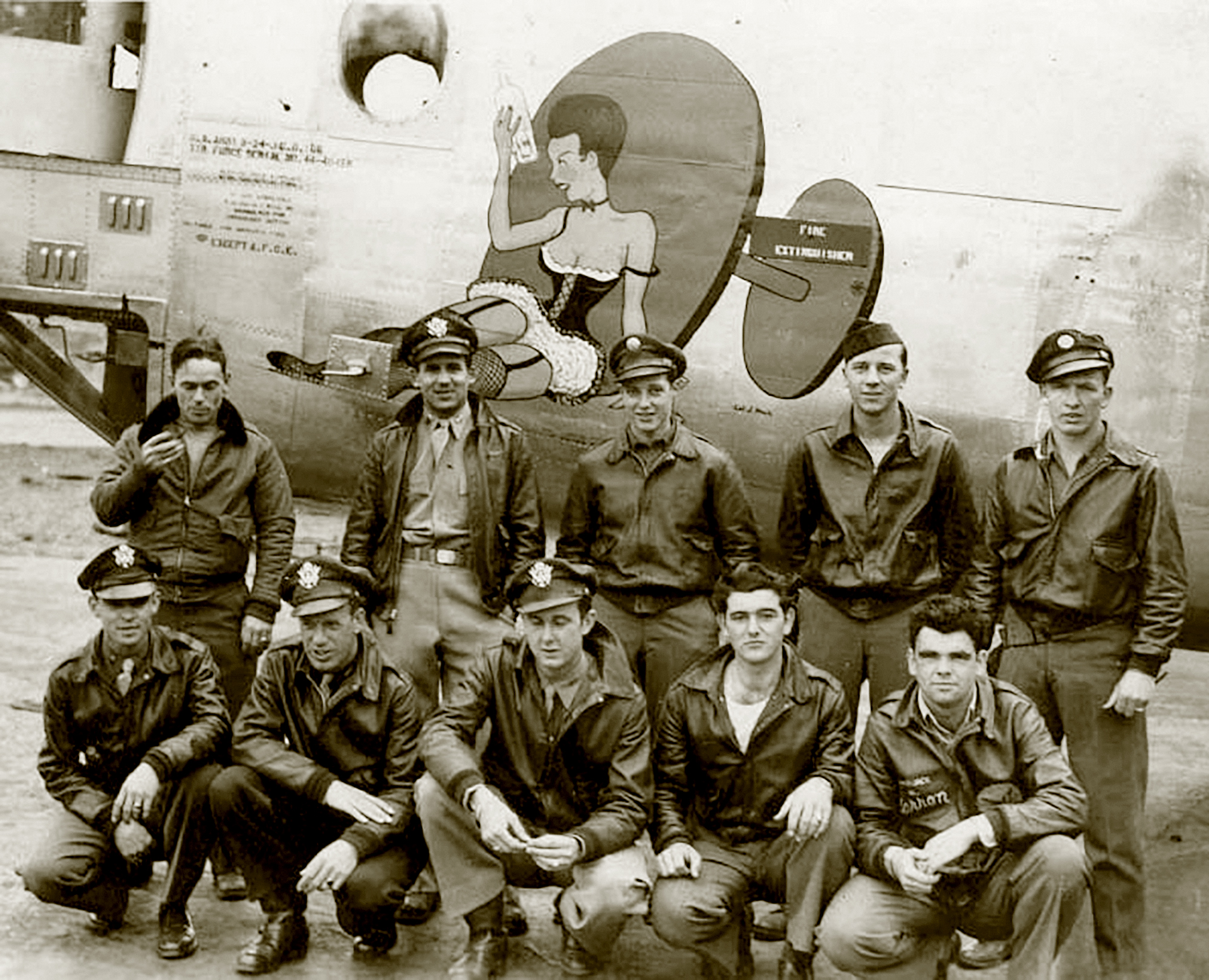 44-40454 B-24J Liberator 8AF 34BG4BS 3LQ Piccadilly Tilly with crew nose art left side England 1944 01